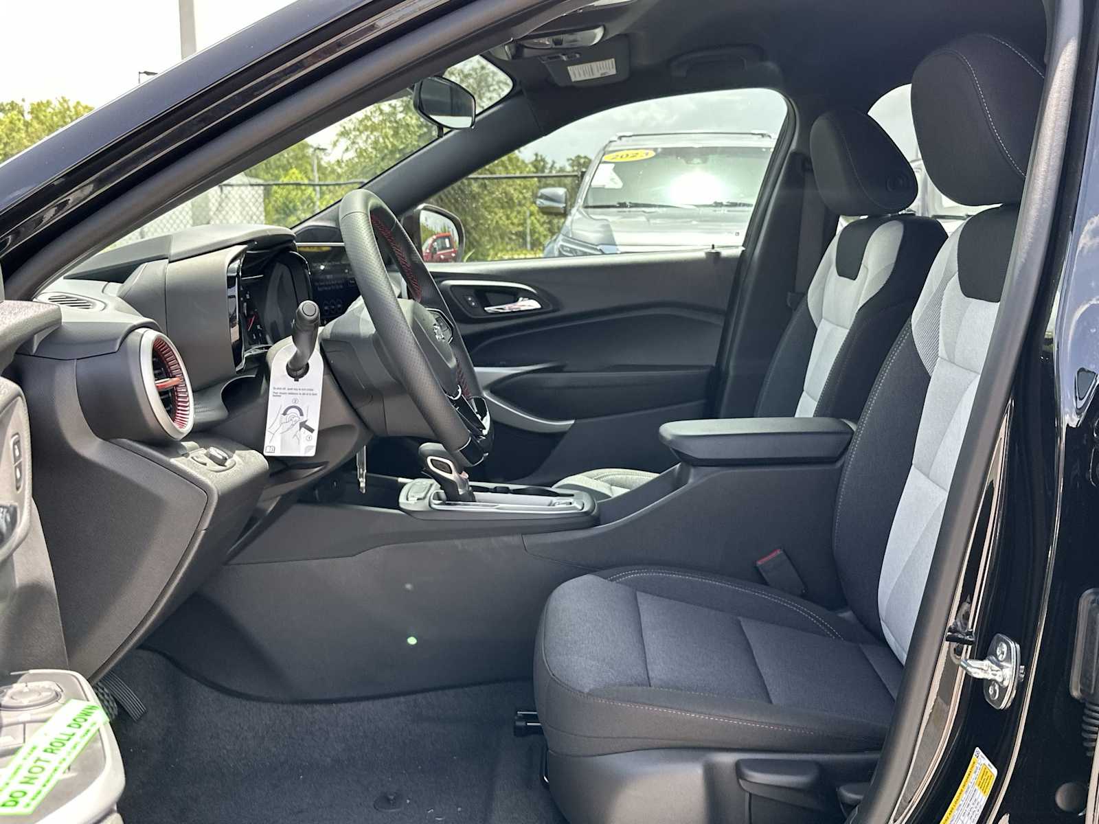 2025 Chevrolet Trax RS 2