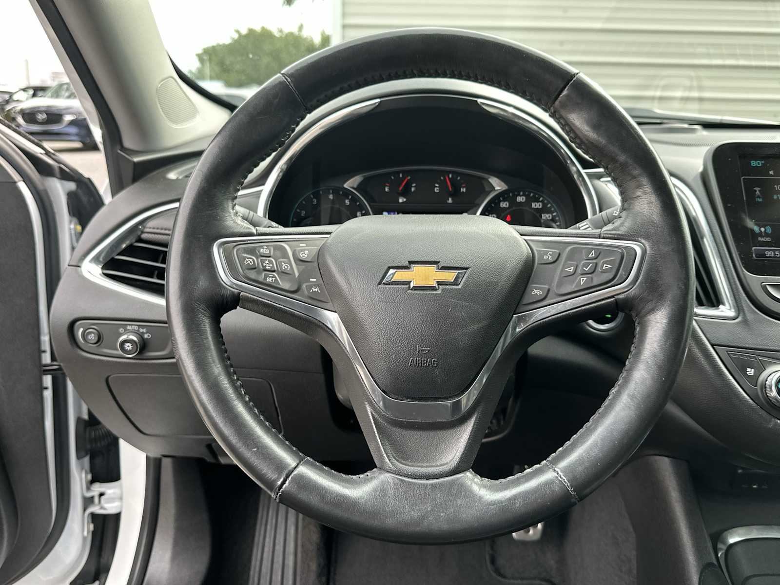 Thumbnail: 2017 Chevrolet Malibu - 21