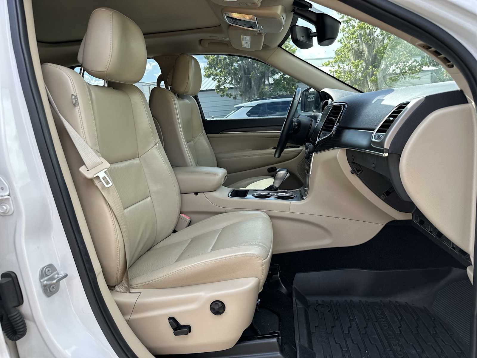 Thumbnail: 2019 Jeep Grand Cherokee - 19