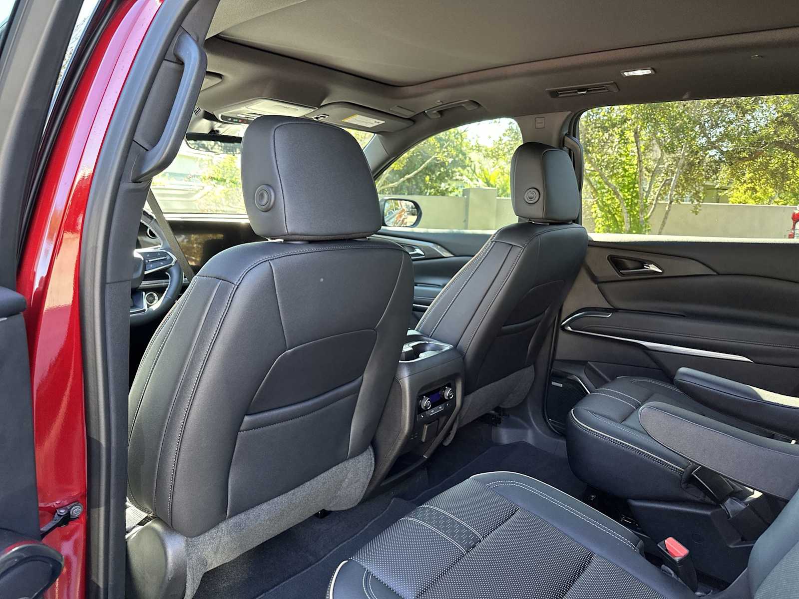 Thumbnail: 2025 Chevrolet Traverse - 16