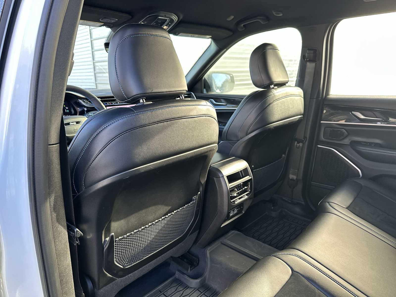 Thumbnail: 2022 Jeep Grand Cherokee - 16