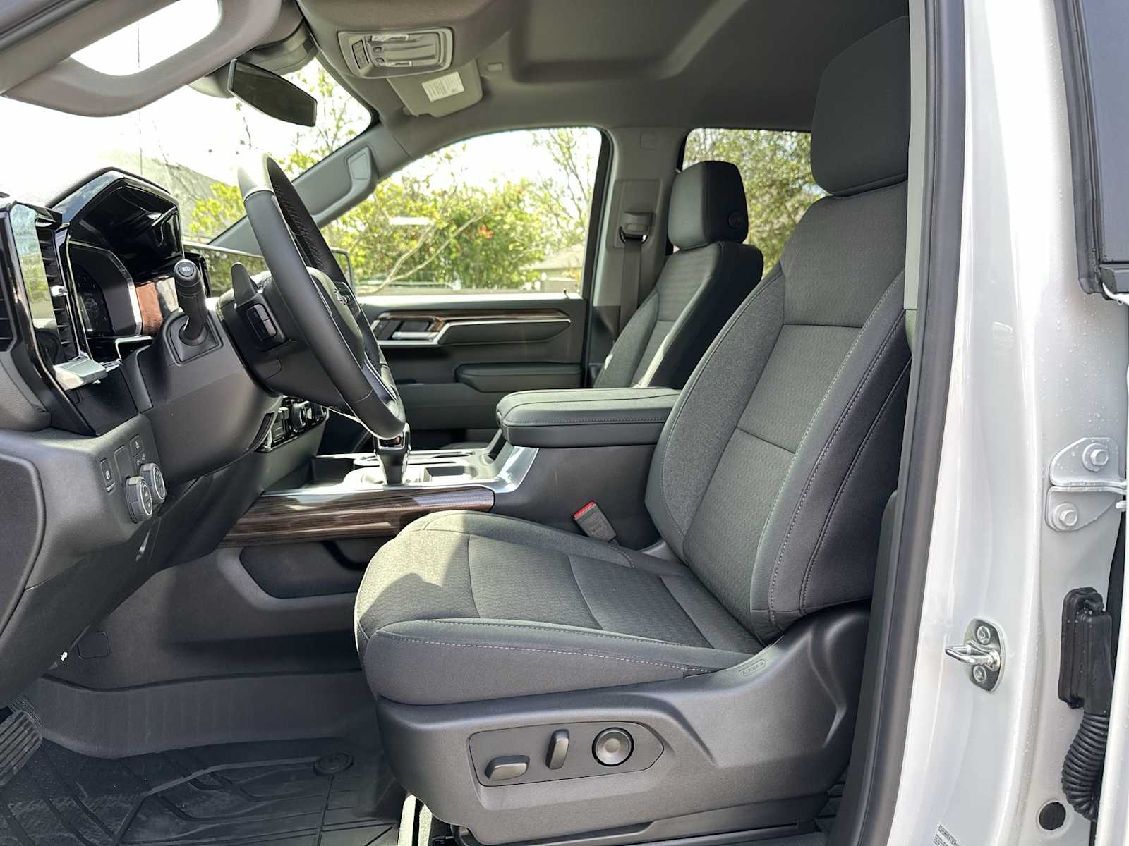 Thumbnail: 2026 Chevrolet Silverado 1500 - 15