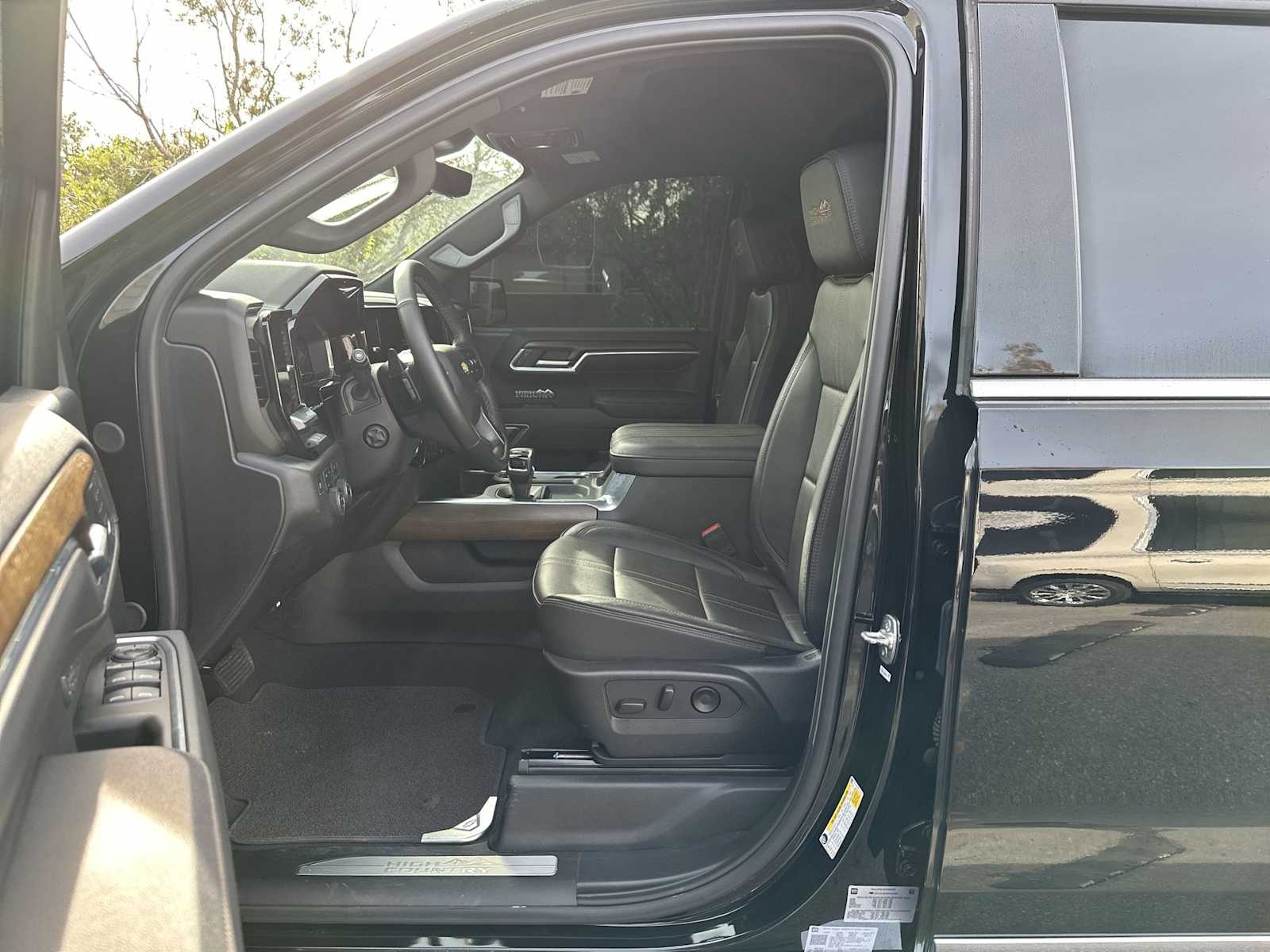 Thumbnail: 2025 Chevrolet Silverado 1500 - 2