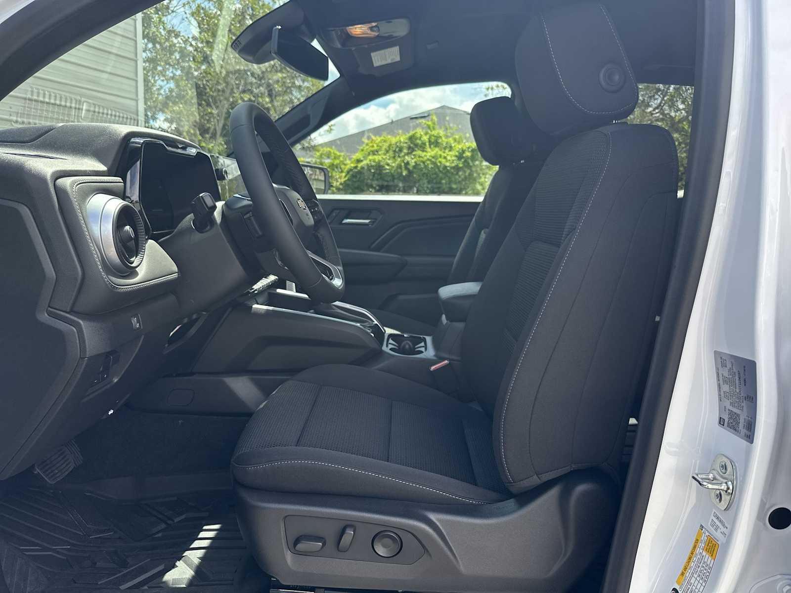 Thumbnail: 2026 Chevrolet Colorado - 15