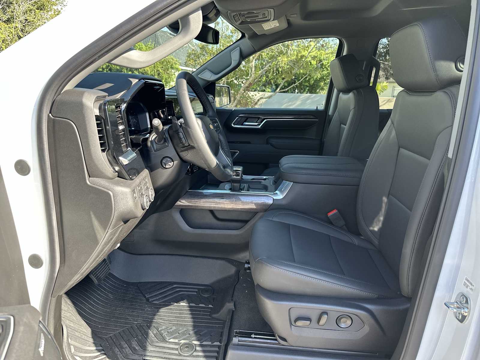 Thumbnail: 2026 Chevrolet Silverado 1500 - 15