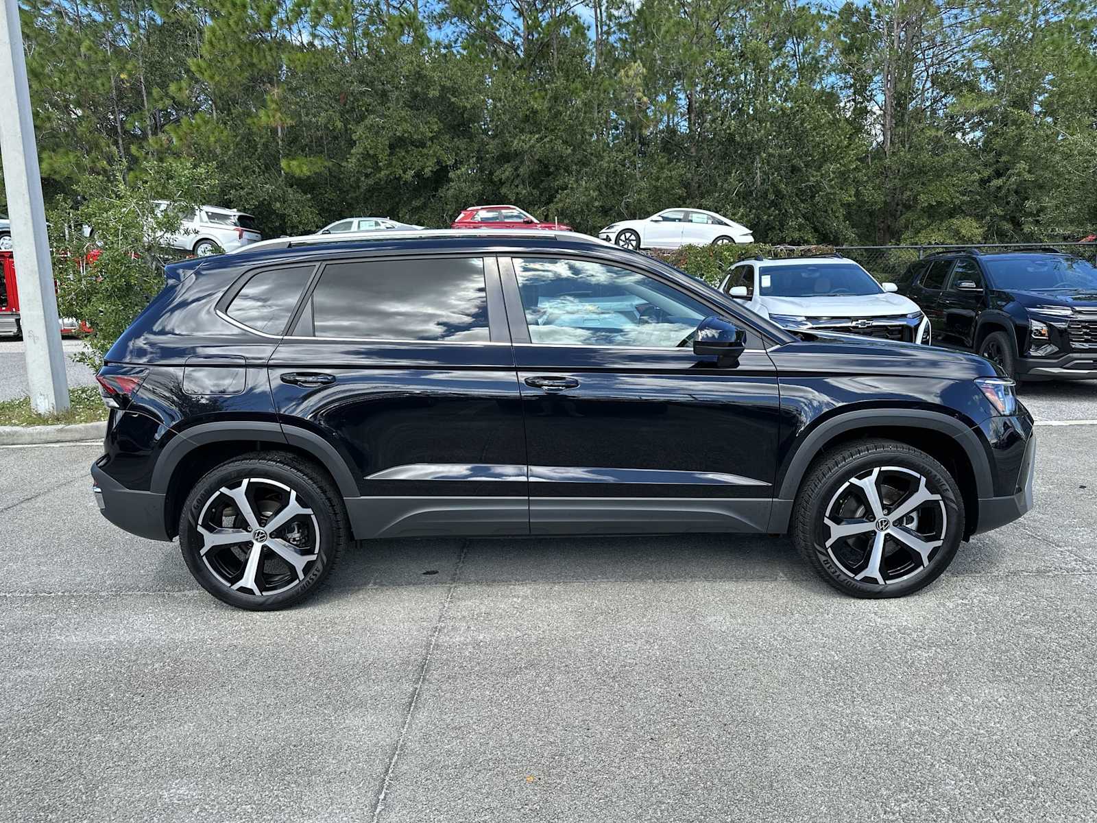 Thumbnail: 2025 Volkswagen Taos - 7