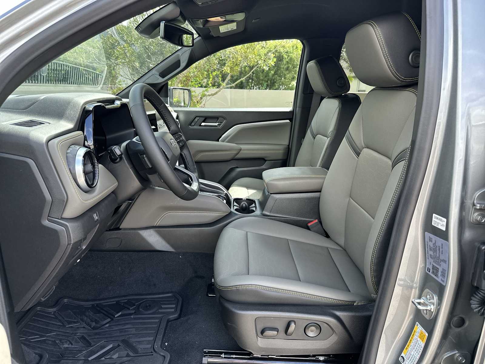 Thumbnail: 2026 Chevrolet Colorado - 15