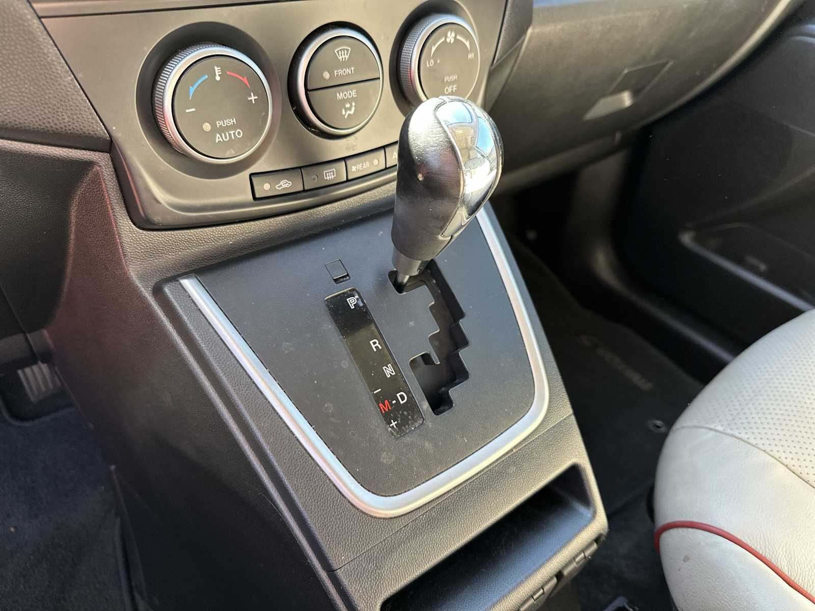 Thumbnail: 2012 Mazda Mazda5 - 23