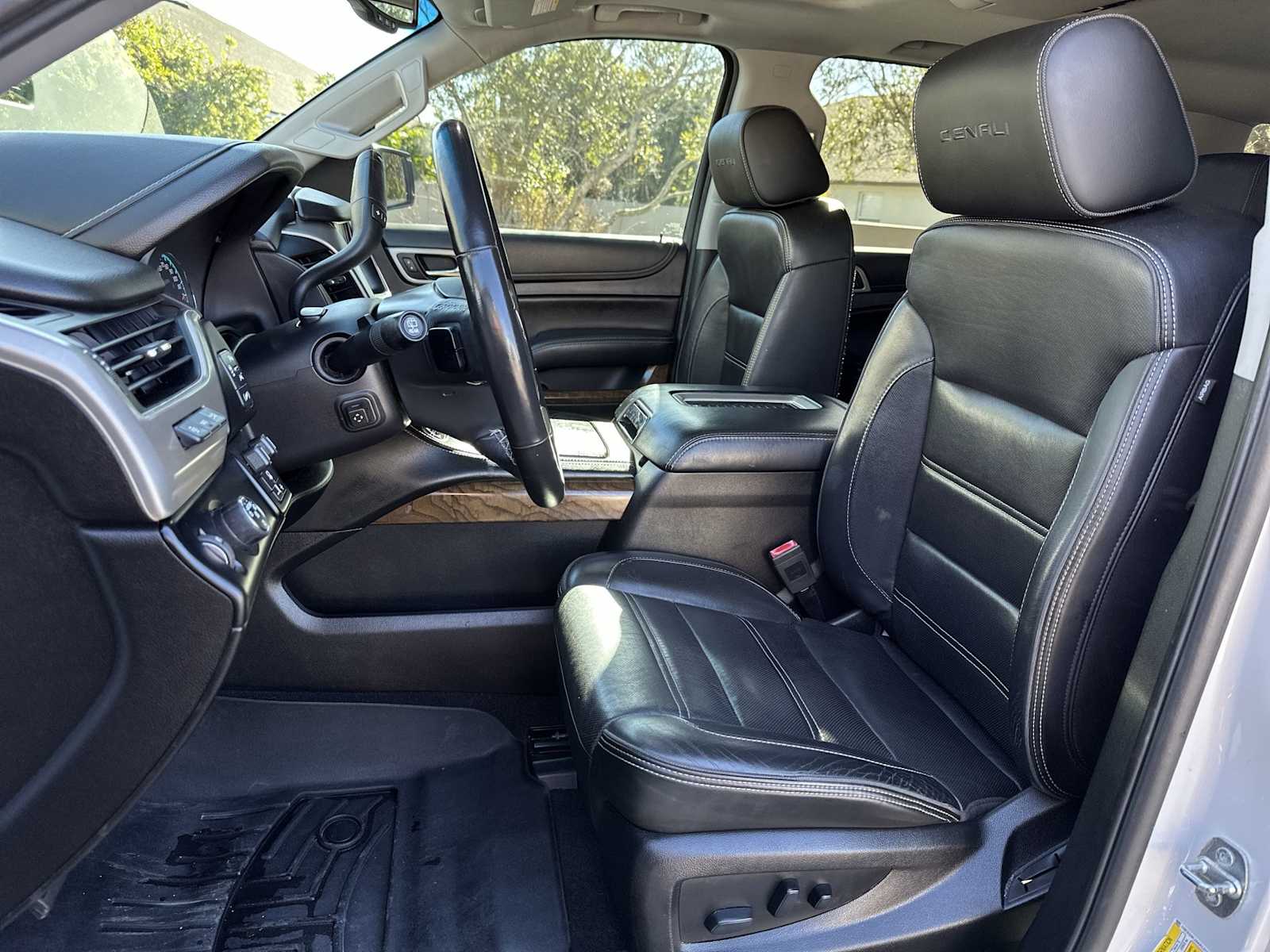 Thumbnail: 2019 GMC Yukon XL - 15