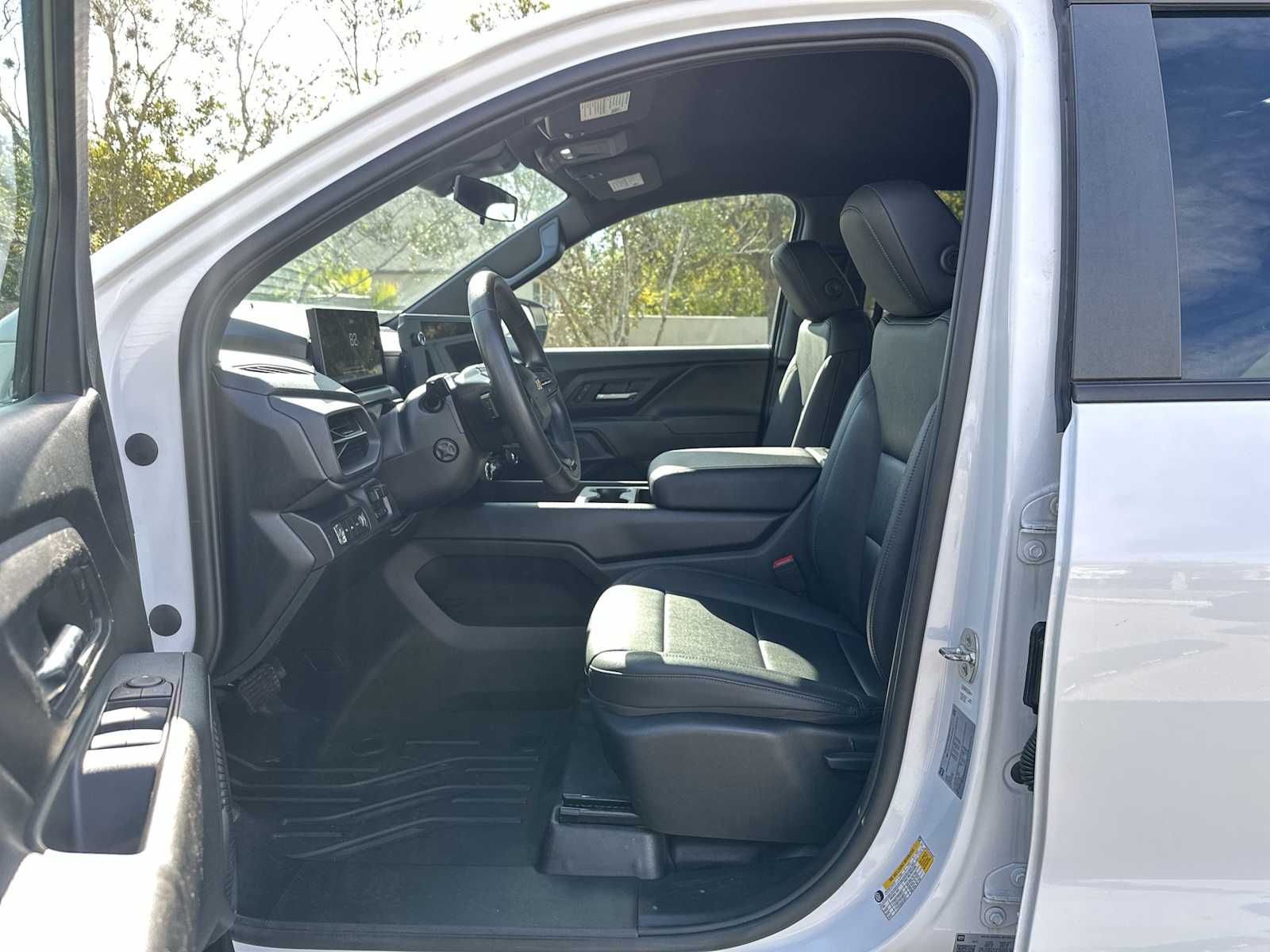 Thumbnail: 2024 Chevrolet Silverado EV - 2