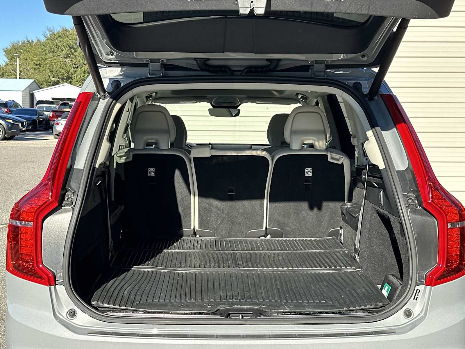 Thumbnail: 2025 Volvo XC90 - 26