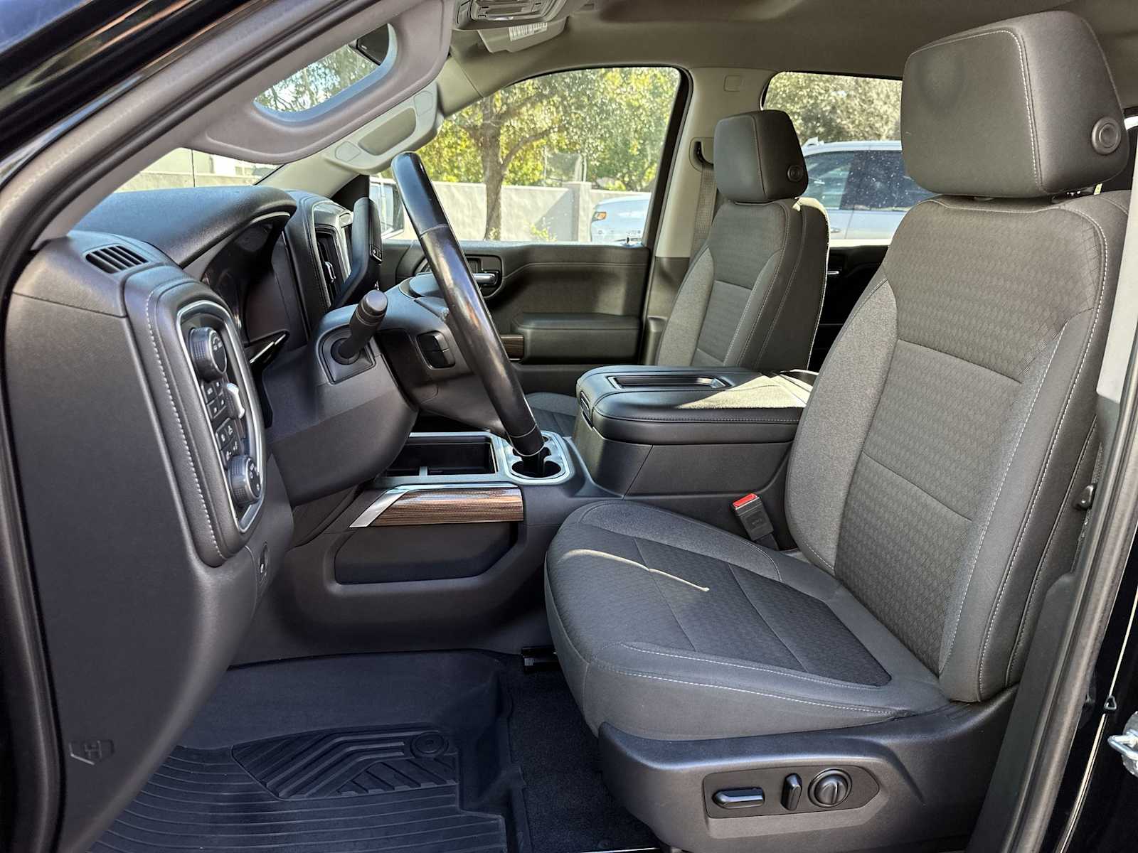 Thumbnail: 2020 Chevrolet Silverado 1500 - 15