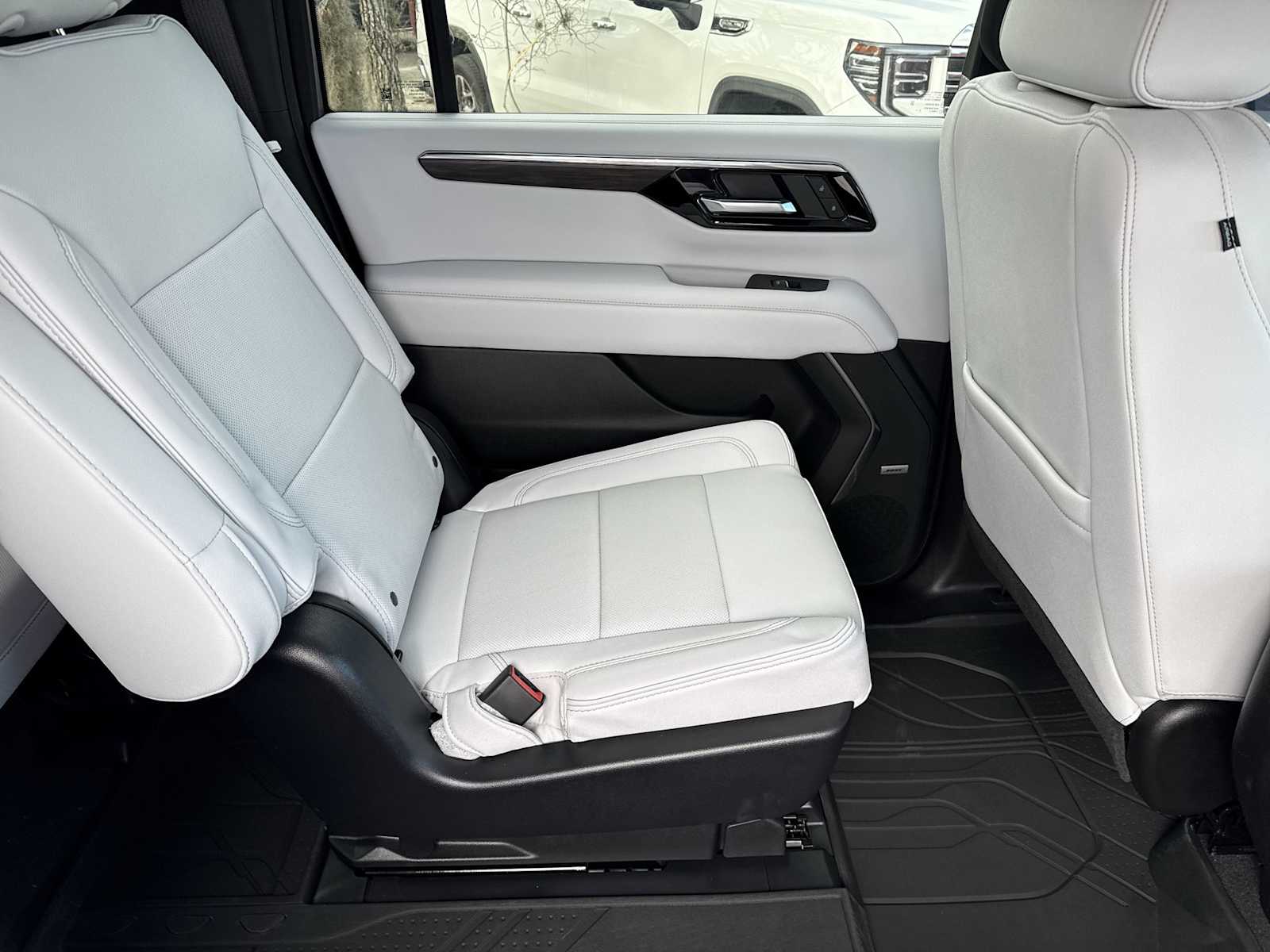 Thumbnail: 2025 Chevrolet Suburban - 14