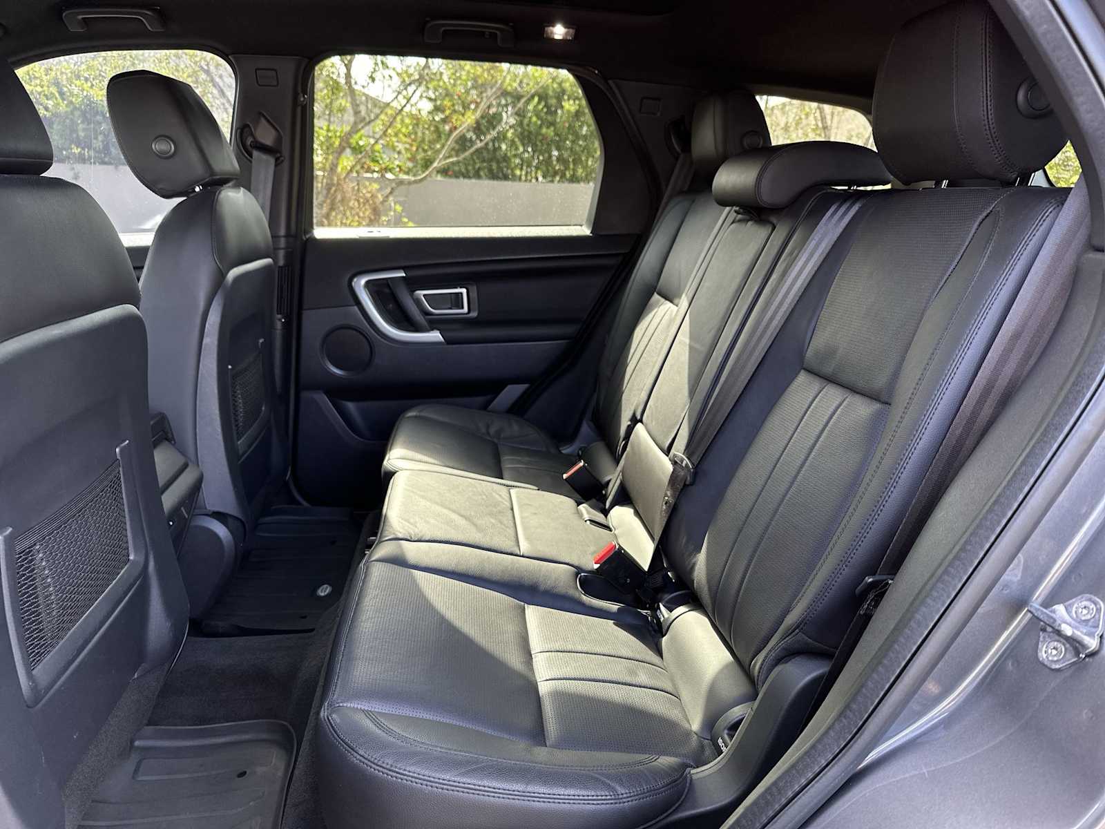 Thumbnail: 2019 Land Rover Discovery Sport - 17