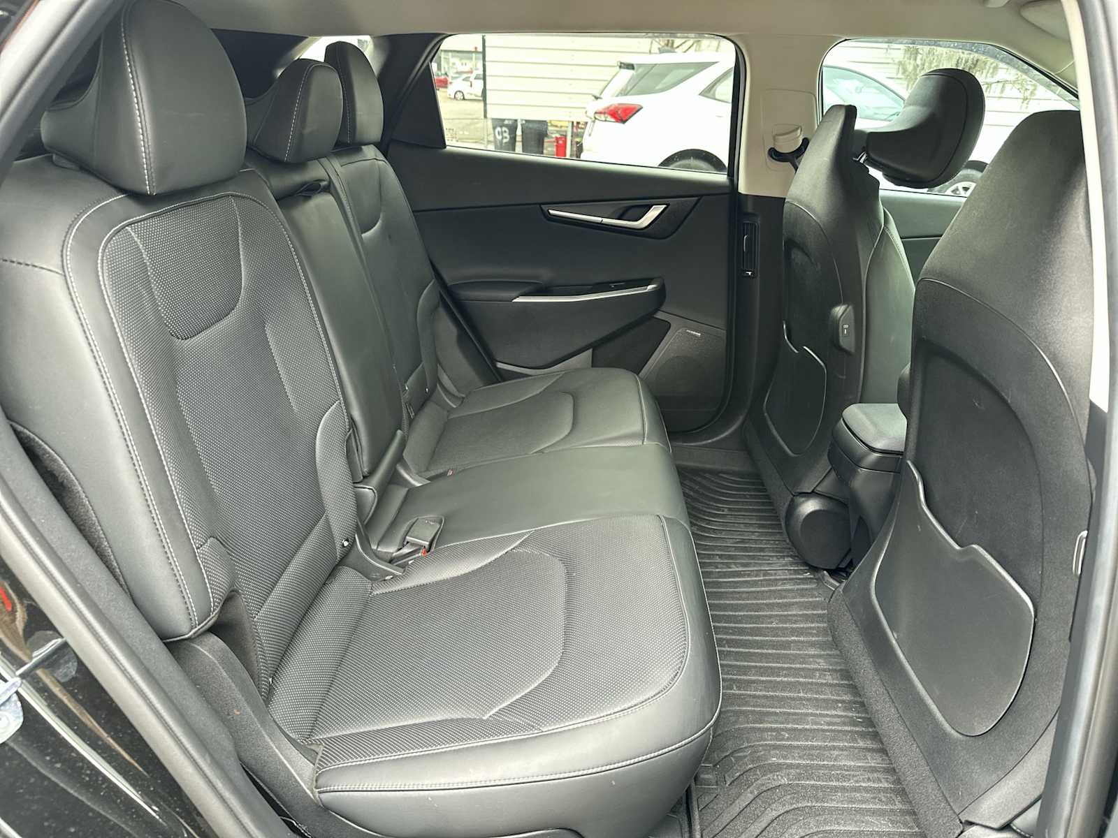 Thumbnail: 2022 Kia EV6 - 18