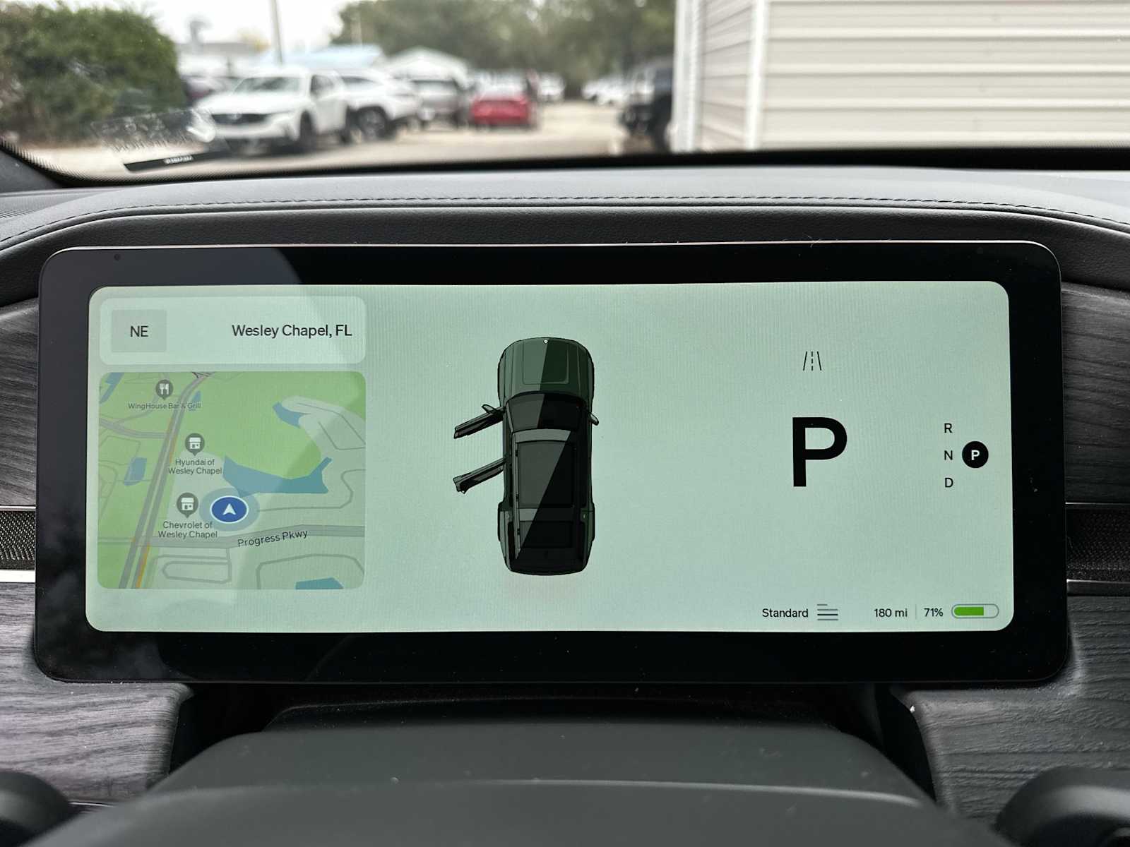 Thumbnail: 2025 Rivian R1S - 24