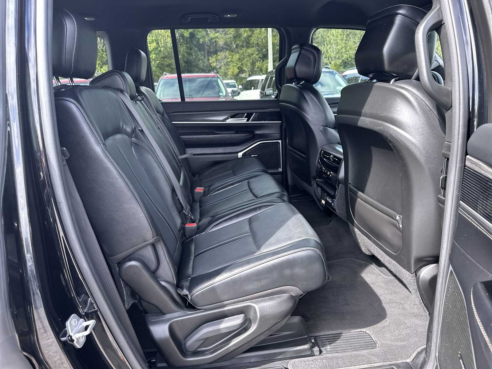 Thumbnail: 2023 Jeep Wagoneer - 18