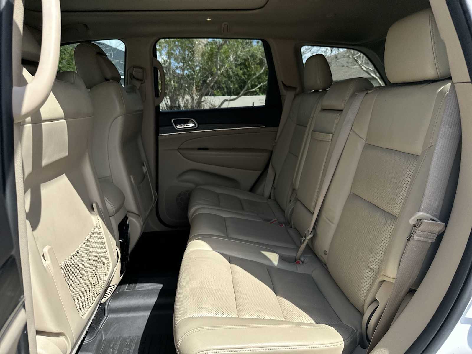 Thumbnail: 2019 Jeep Grand Cherokee - 17