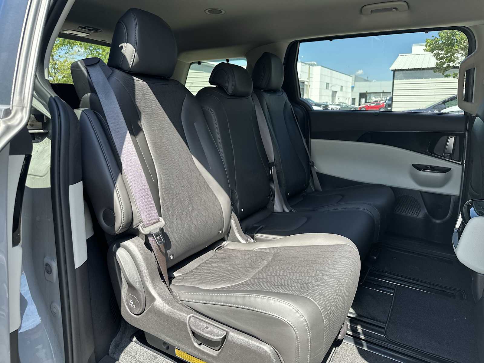 Thumbnail: 2022 Kia Carnival - 18