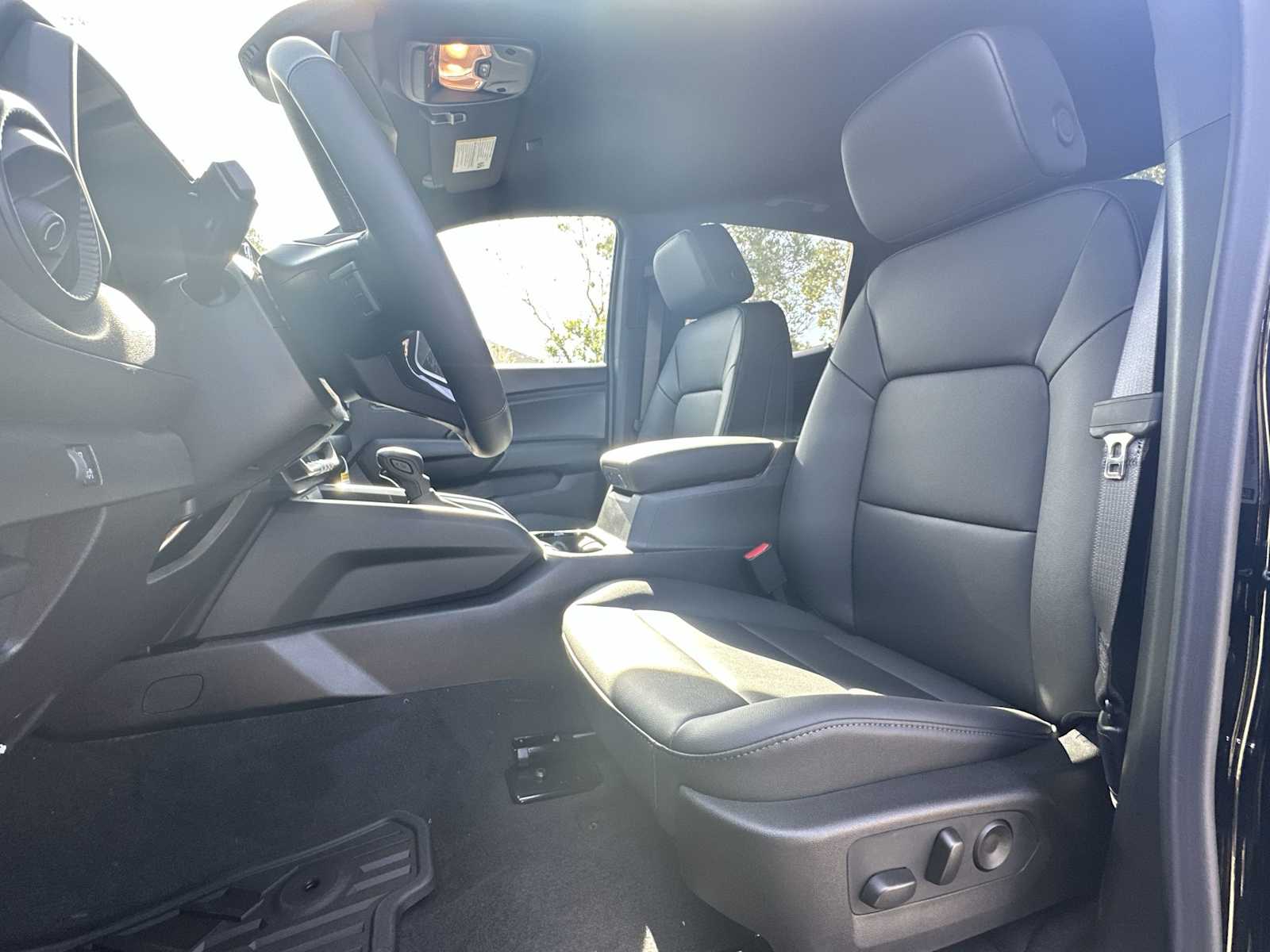 Thumbnail: 2026 Chevrolet Colorado - 15