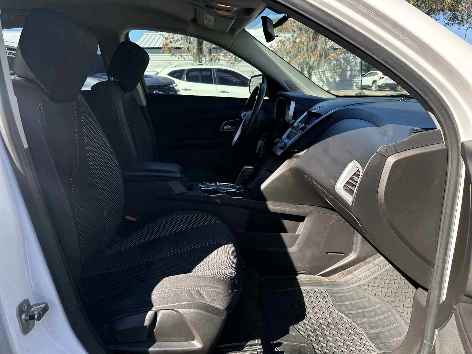 Thumbnail: 2011 Chevrolet Equinox - 19