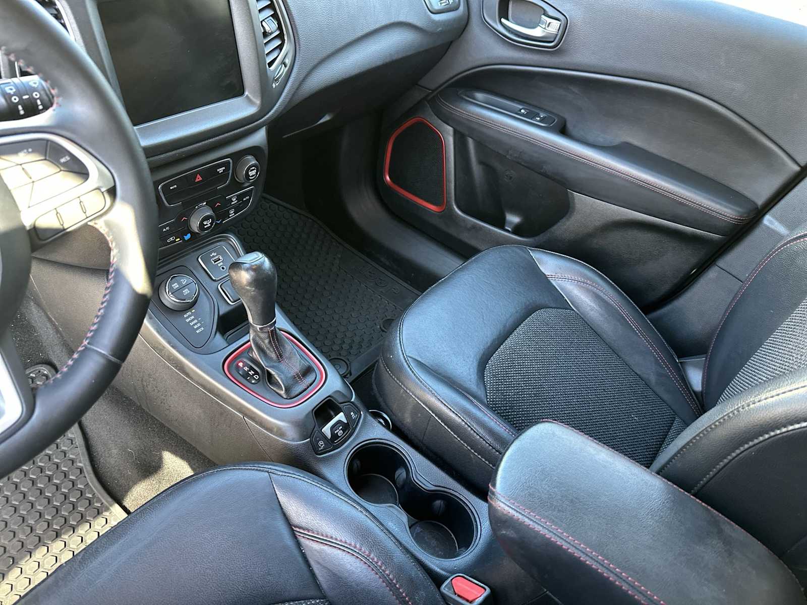 Thumbnail: 2018 Jeep Compass - 21