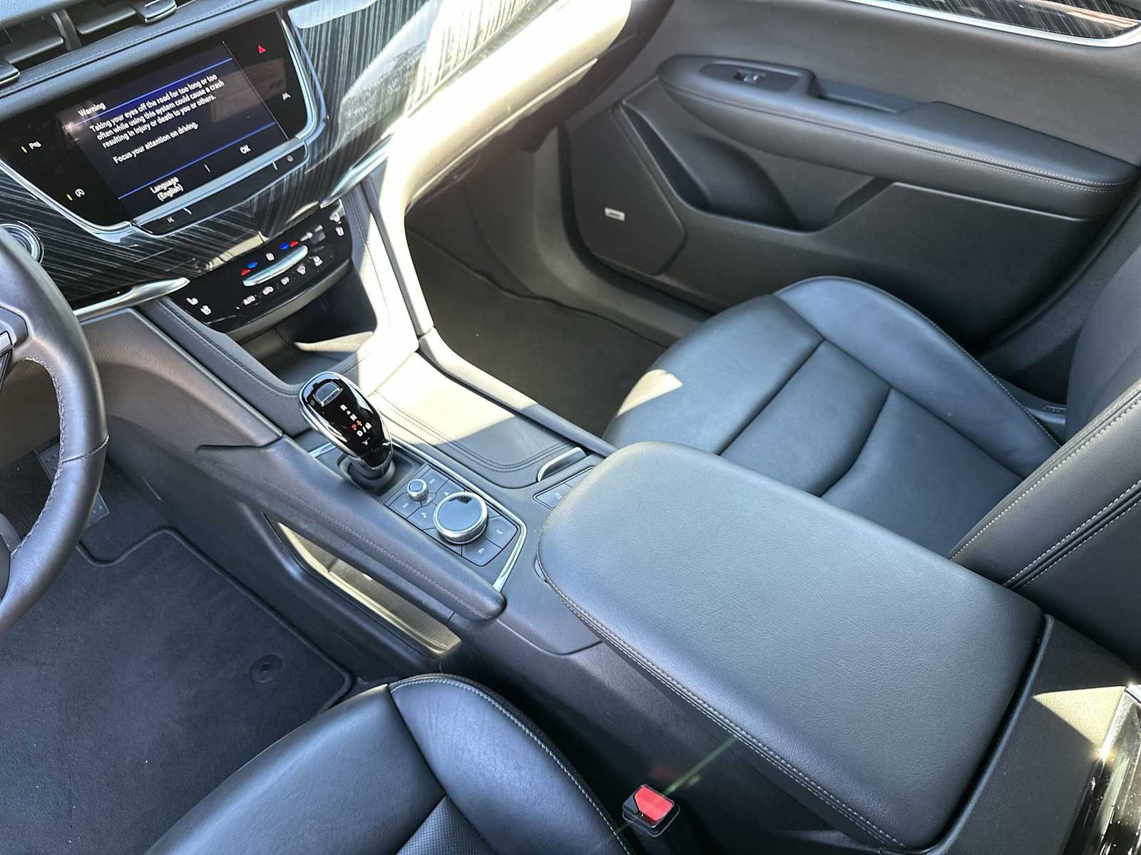 Thumbnail: 2025 Cadillac XT6 - 22