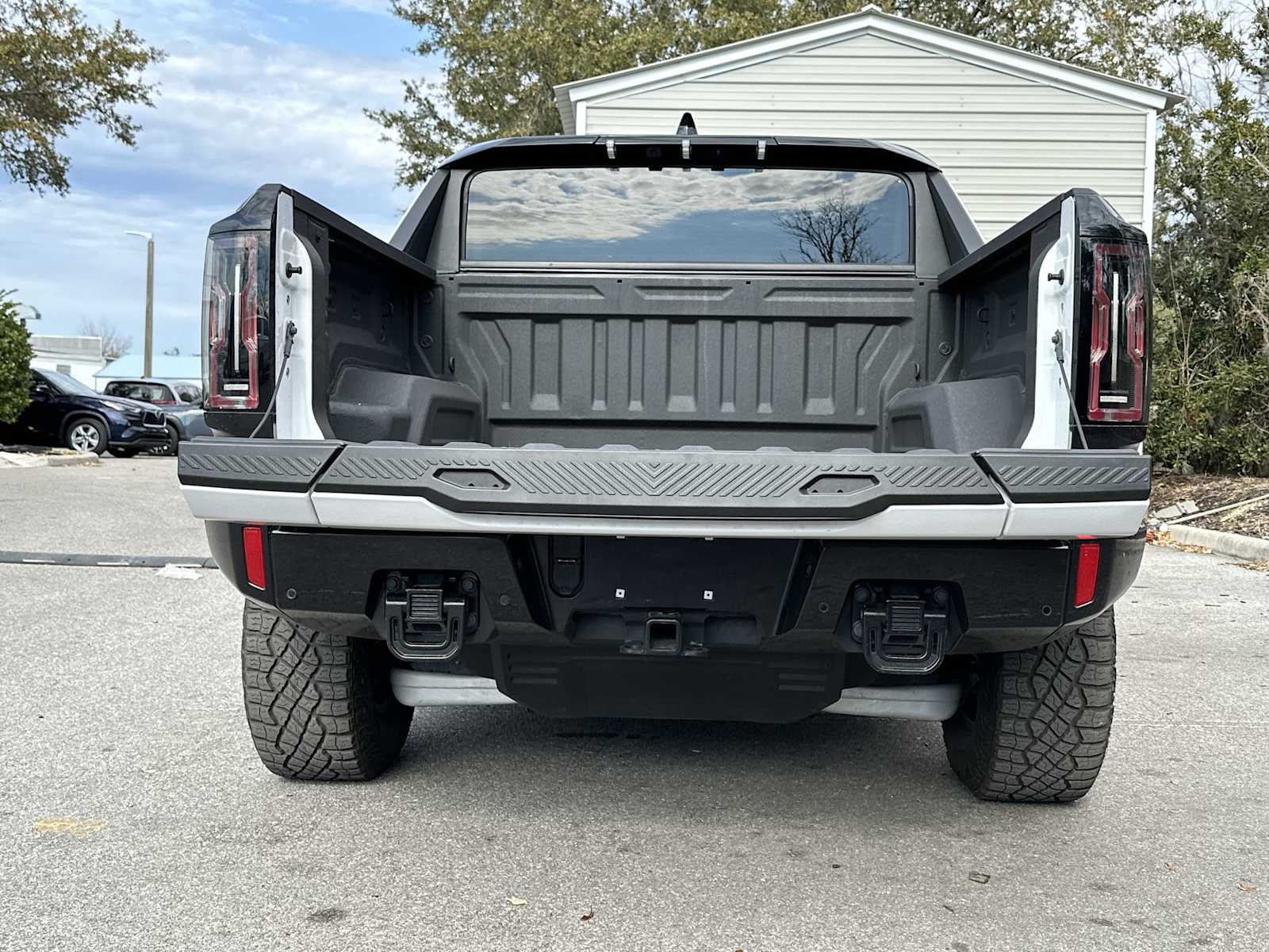 Thumbnail: 2025 GMC Hummer EV - 25