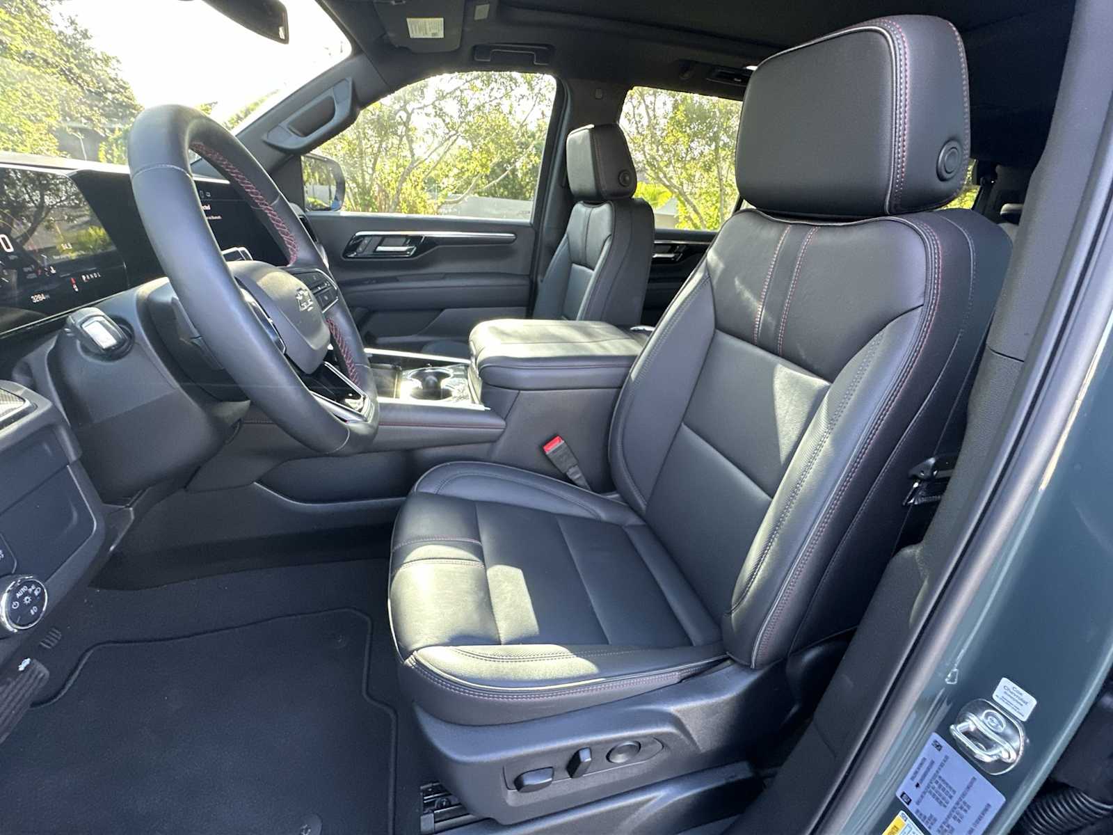 Thumbnail: 2025 Chevrolet Tahoe - 15