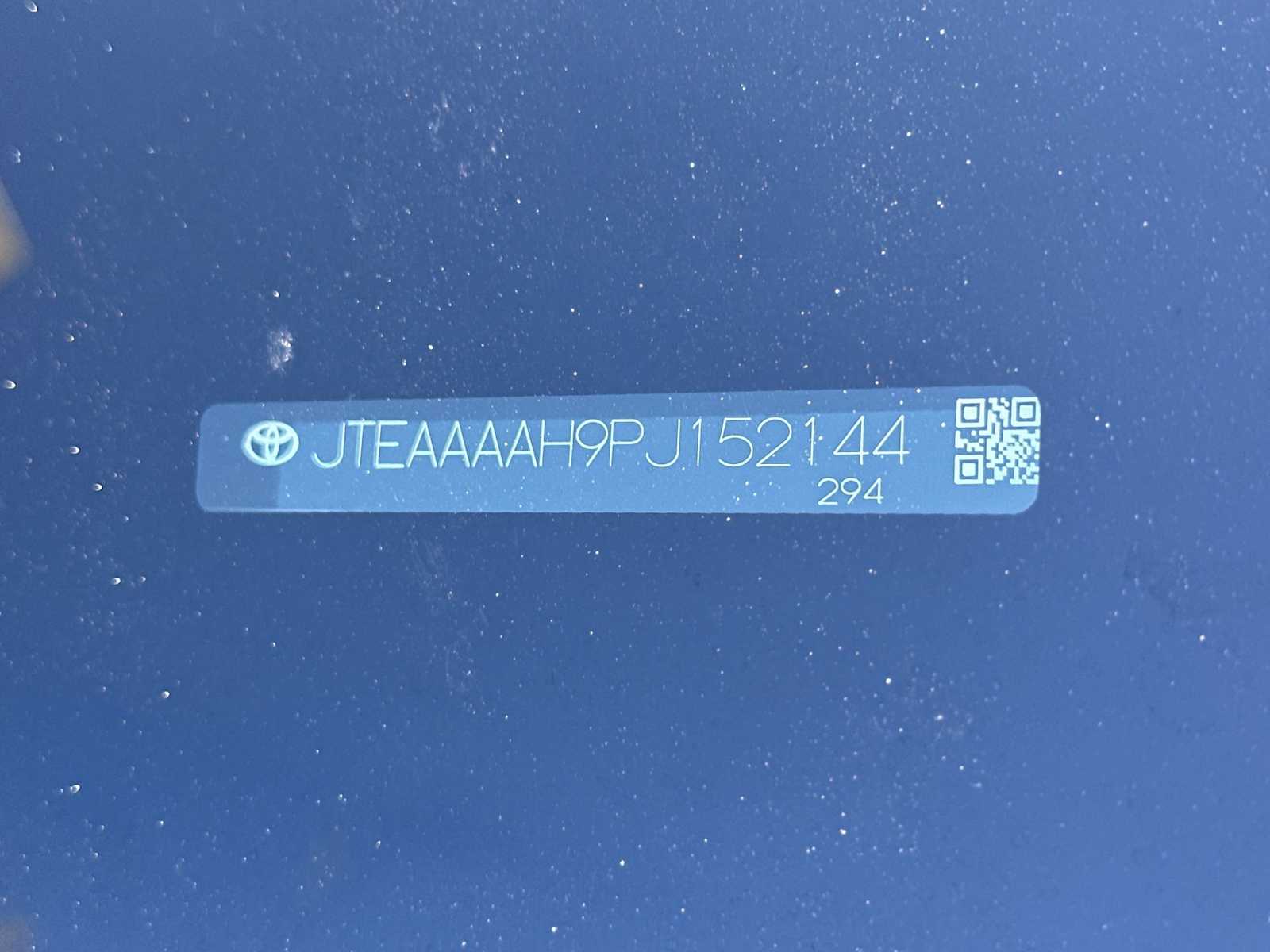 Thumbnail: 2023 Toyota Venza - 28