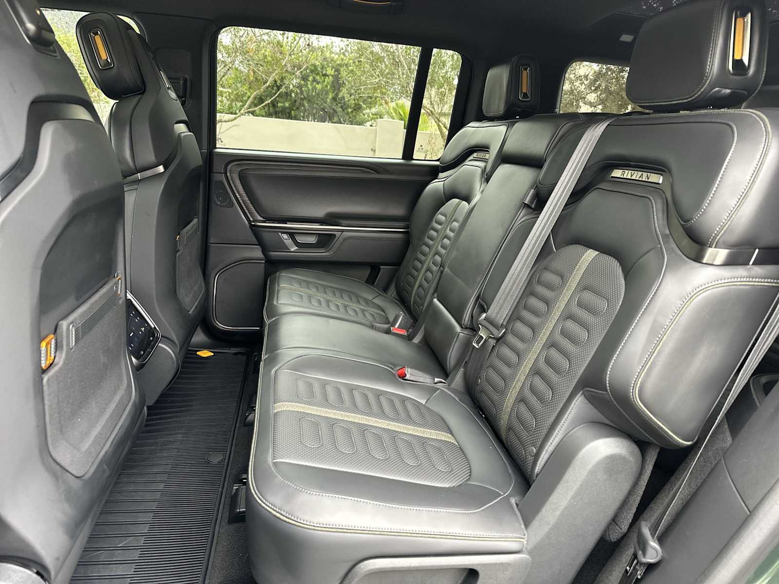 Thumbnail: 2025 Rivian R1S - 17