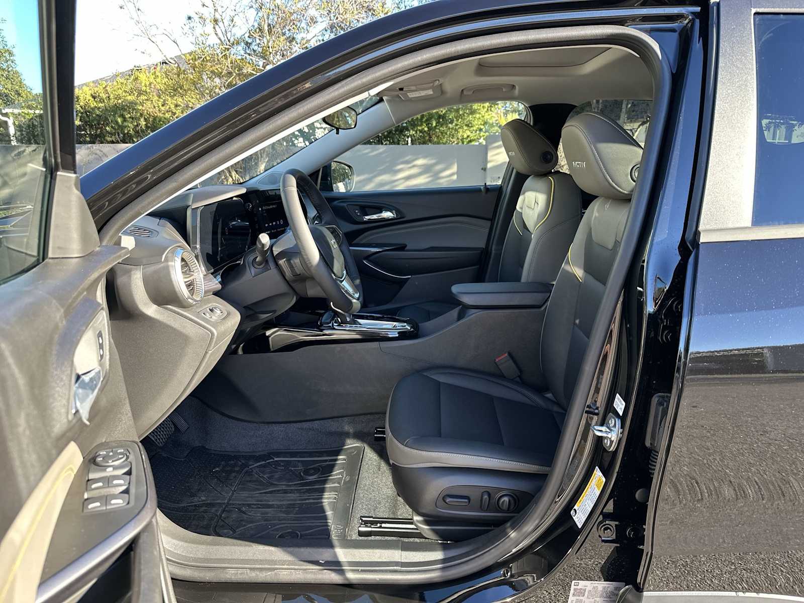 Thumbnail: 2026 Chevrolet Trax - 2