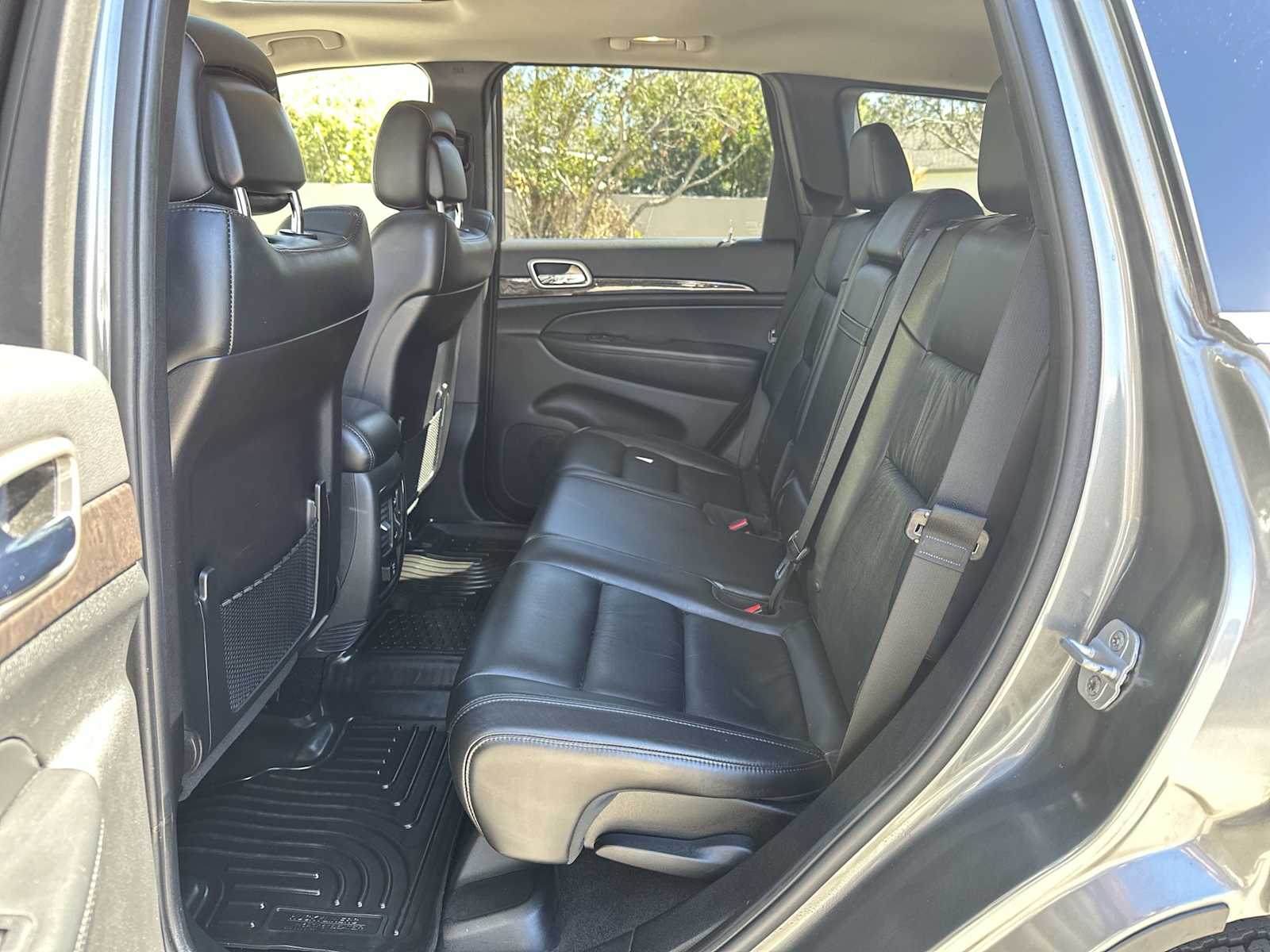 Thumbnail: 2011 Jeep Grand Cherokee - 17