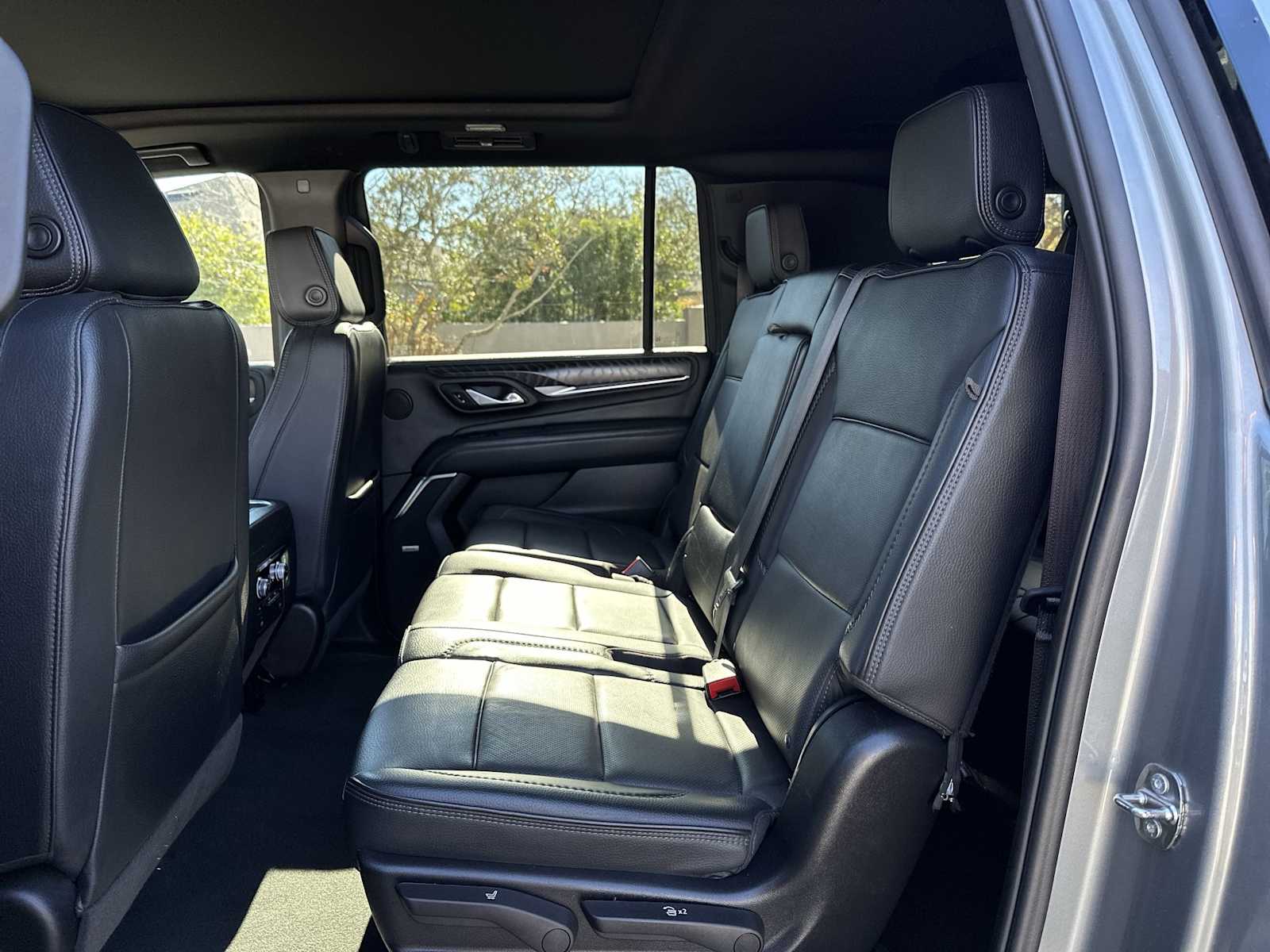 Thumbnail: 2024 GMC Yukon XL - 17