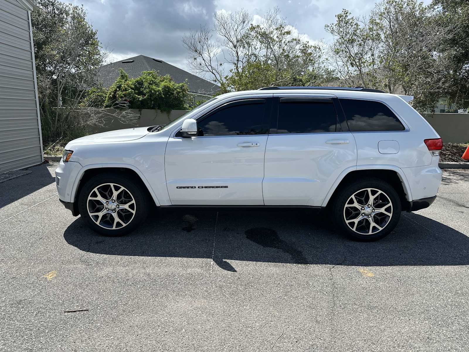 Thumbnail: 2018 Jeep Grand Cherokee - 3