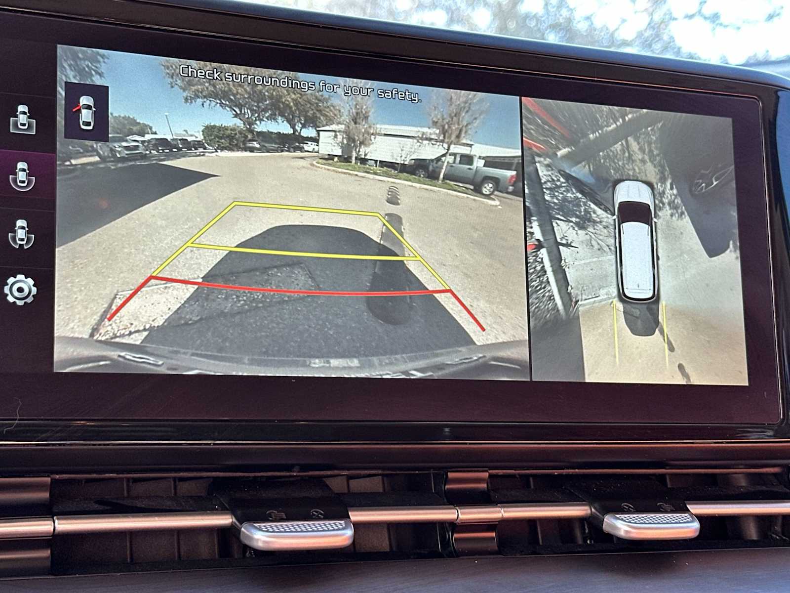 Thumbnail: 2022 Kia Carnival - 22