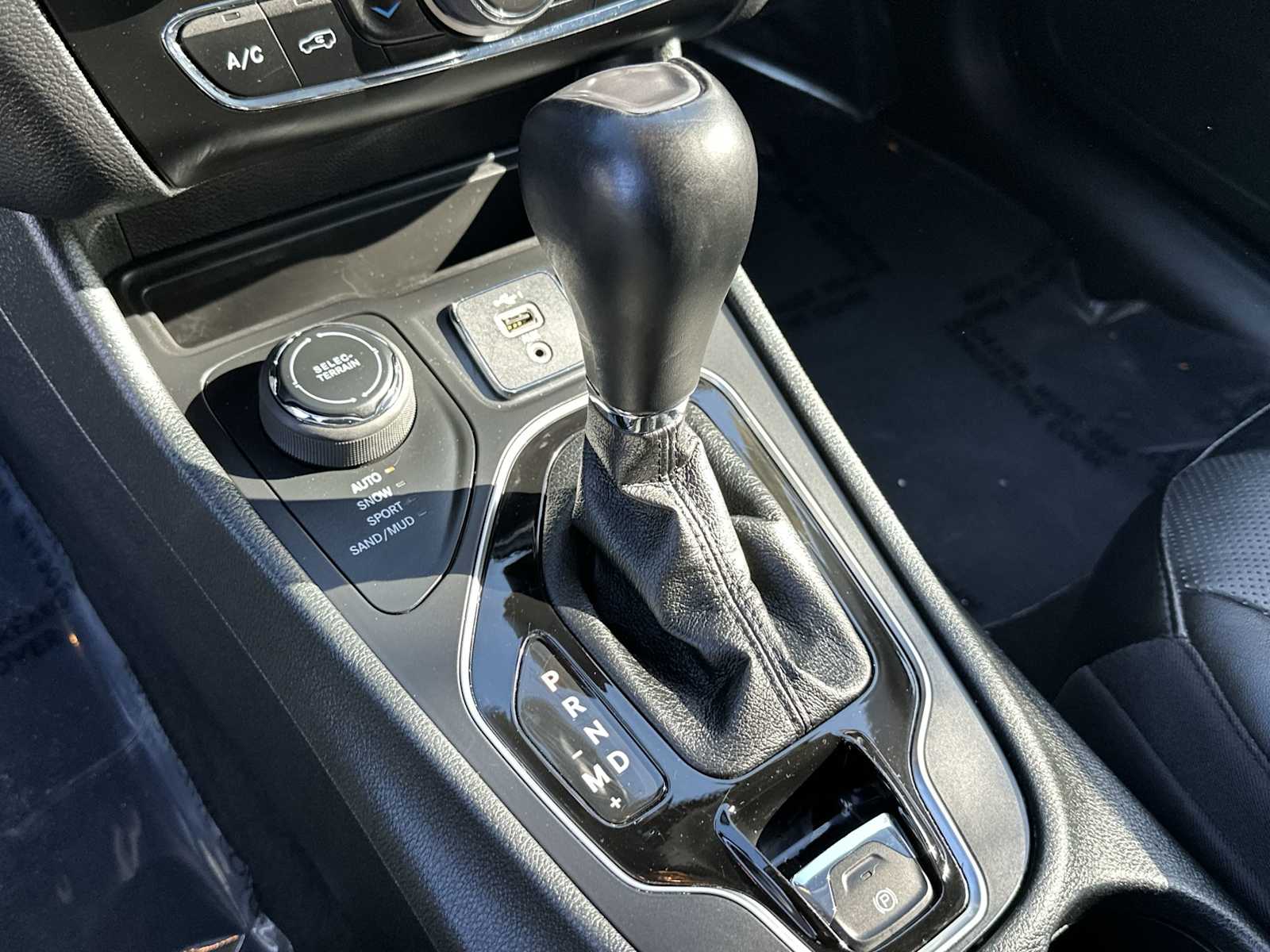 Thumbnail: 2023 Jeep Cherokee - 23