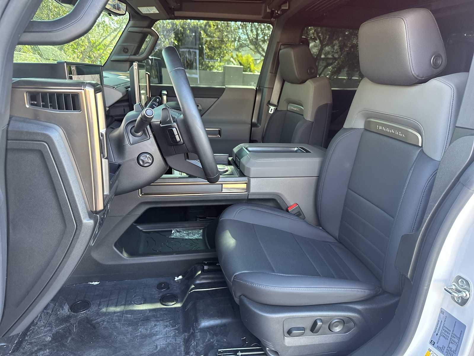 Thumbnail: 2025 GMC Hummer EV - 15