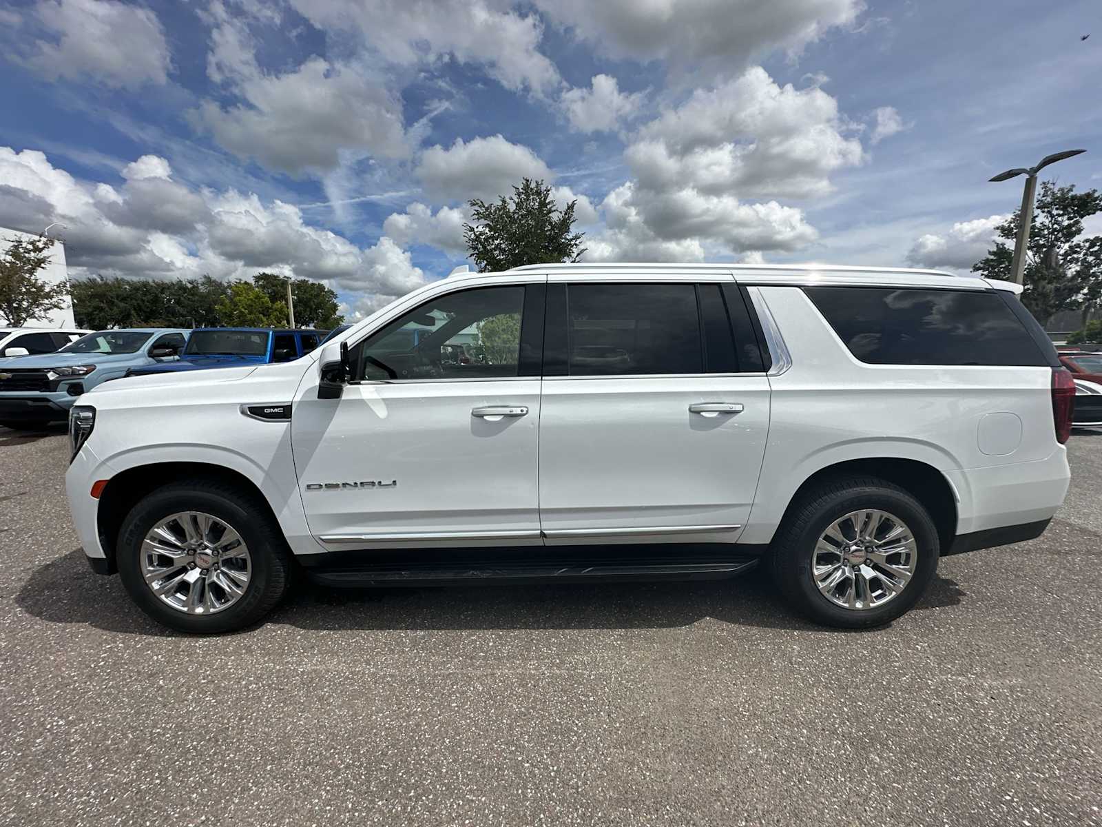 Thumbnail: 2024 GMC Yukon XL - 3