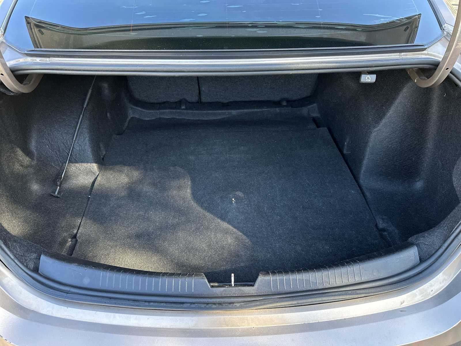 Thumbnail: 2019 Chevrolet Malibu - 25