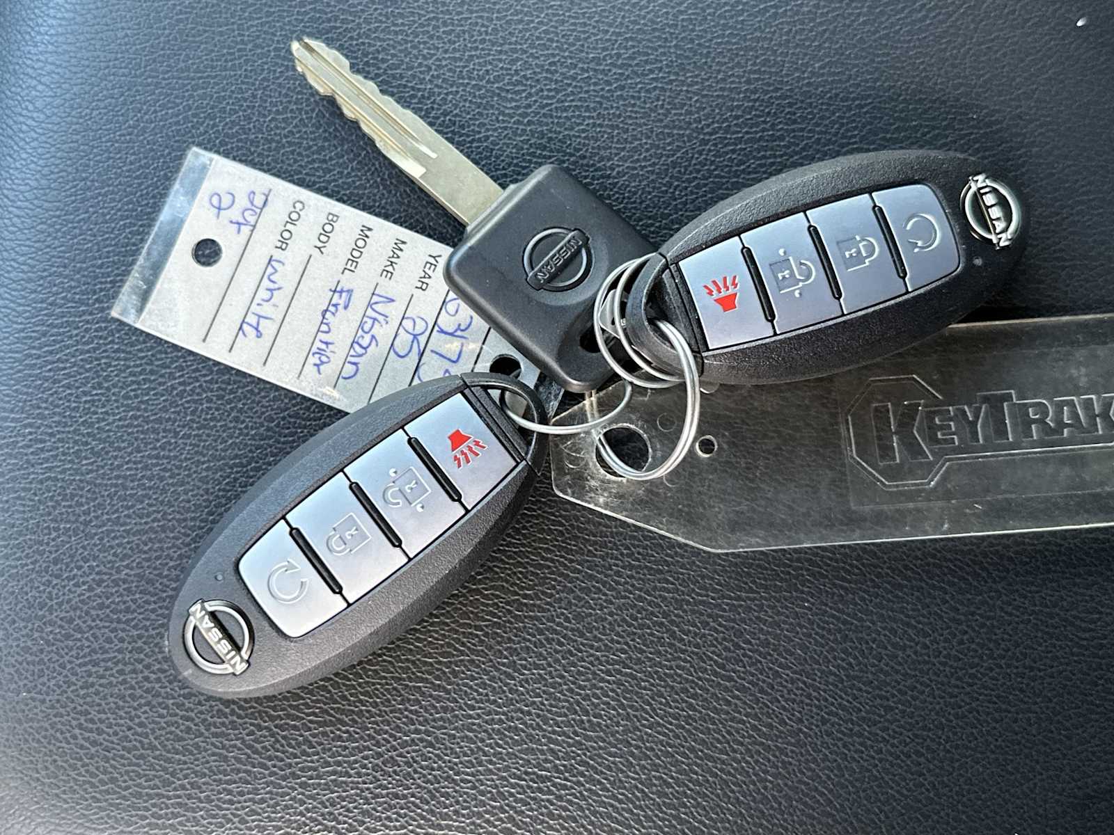 Thumbnail: 2025 Nissan Frontier - 26