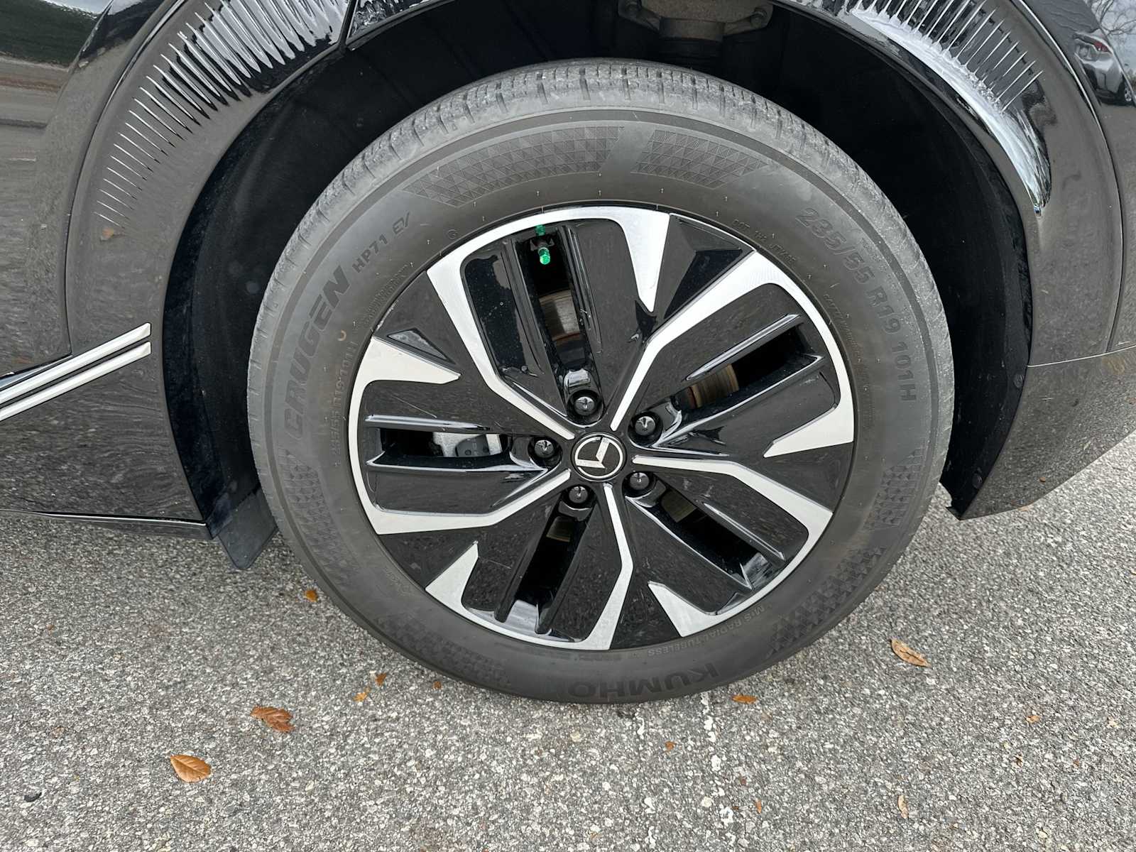 Thumbnail: 2022 Kia EV6 - 12