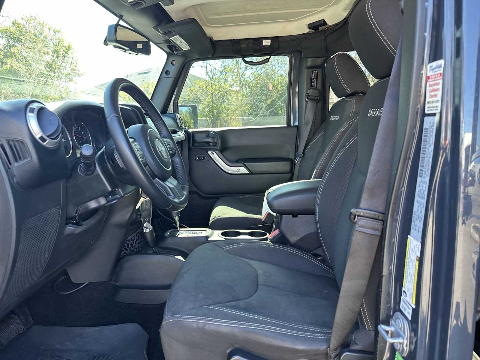 Thumbnail: 2017 Jeep Wrangler - 15