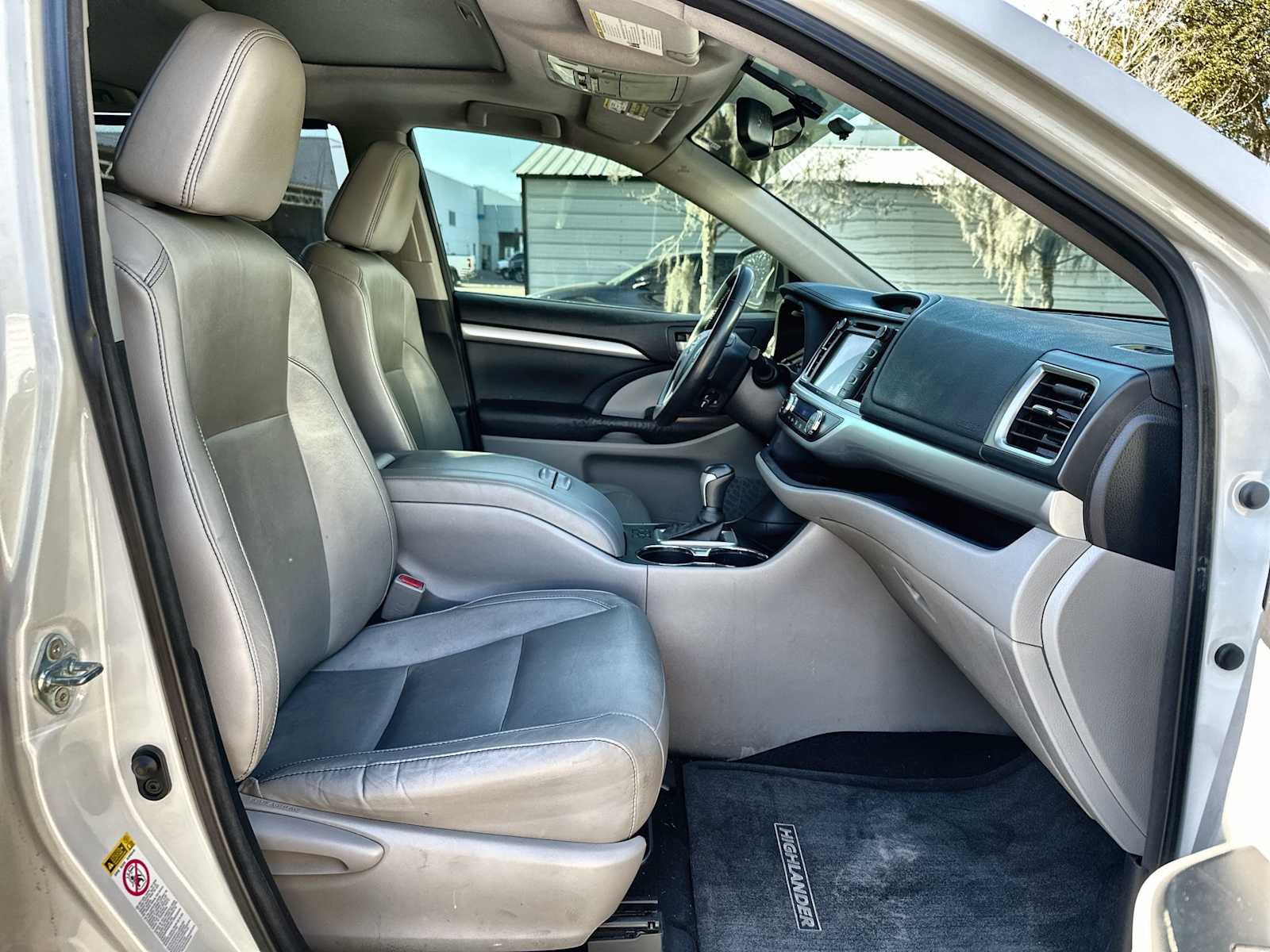 Thumbnail: 2015 Toyota Highlander - 19