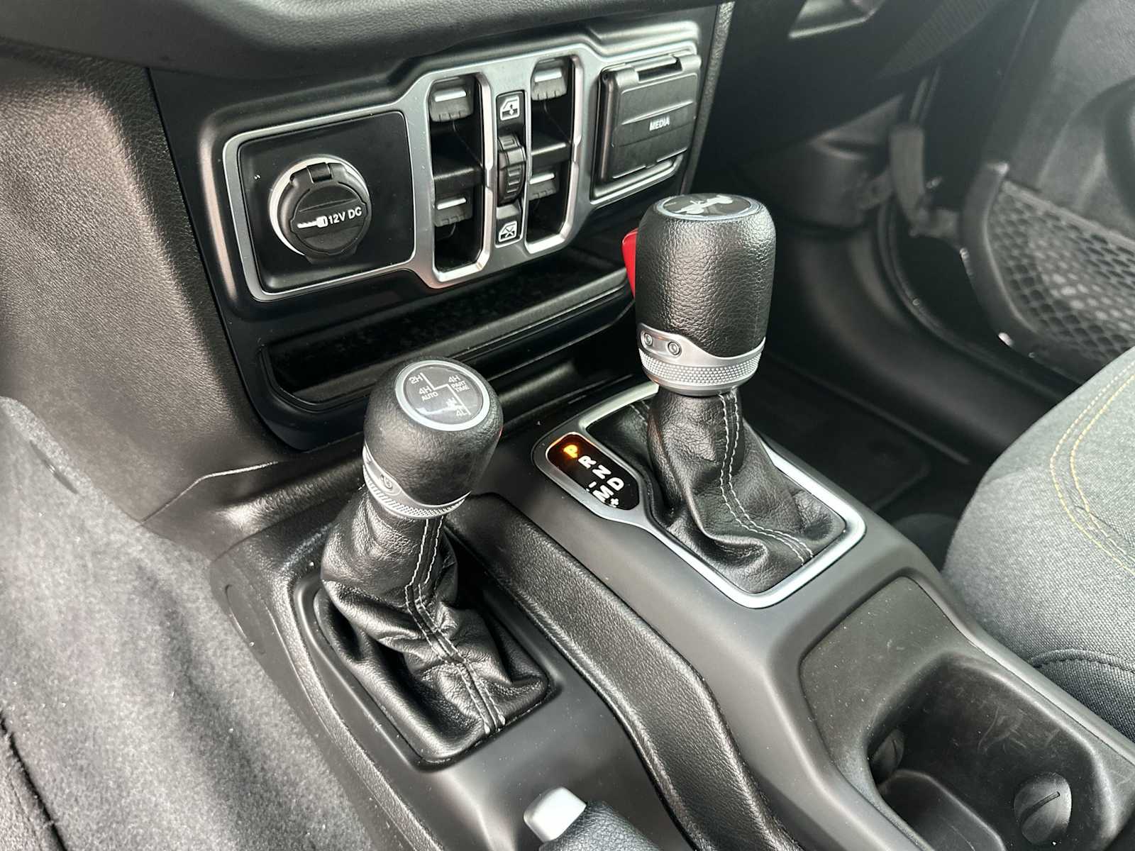 2024 Jeep Wrangler Sahara 23