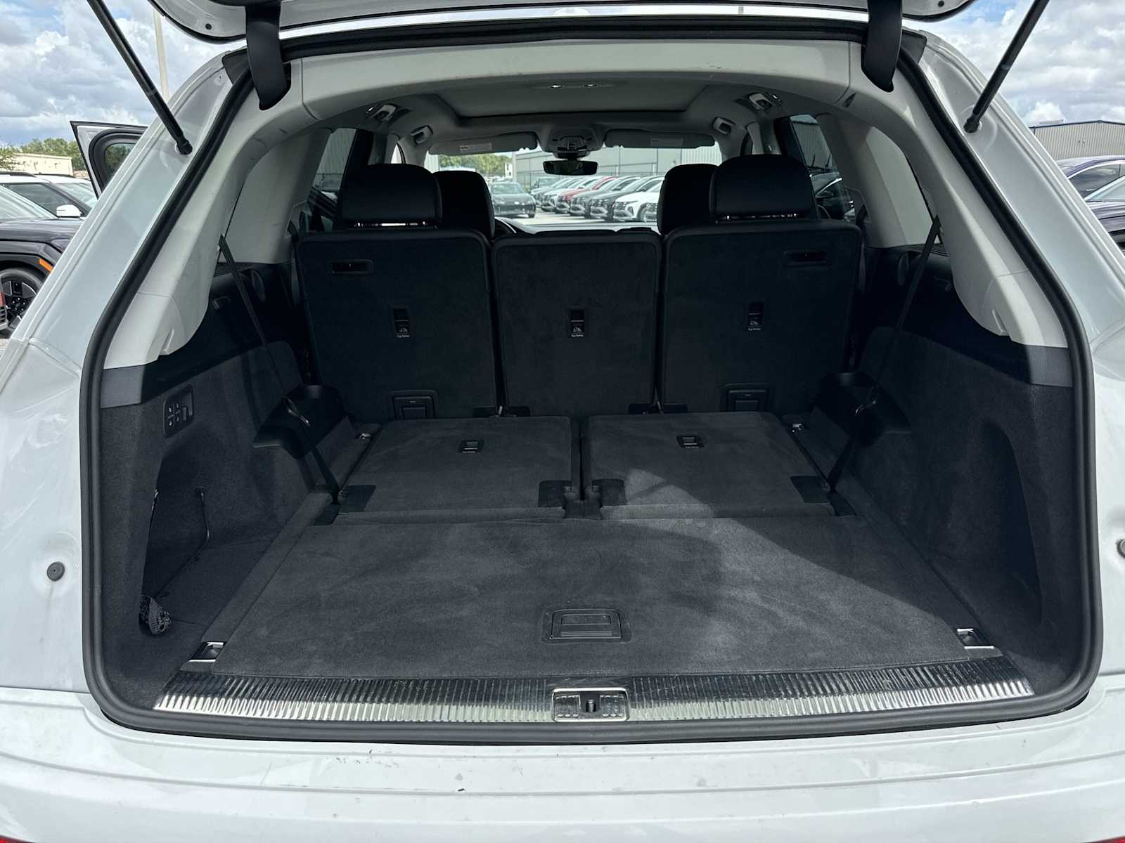 Thumbnail: 2024 Audi Q7 - 25