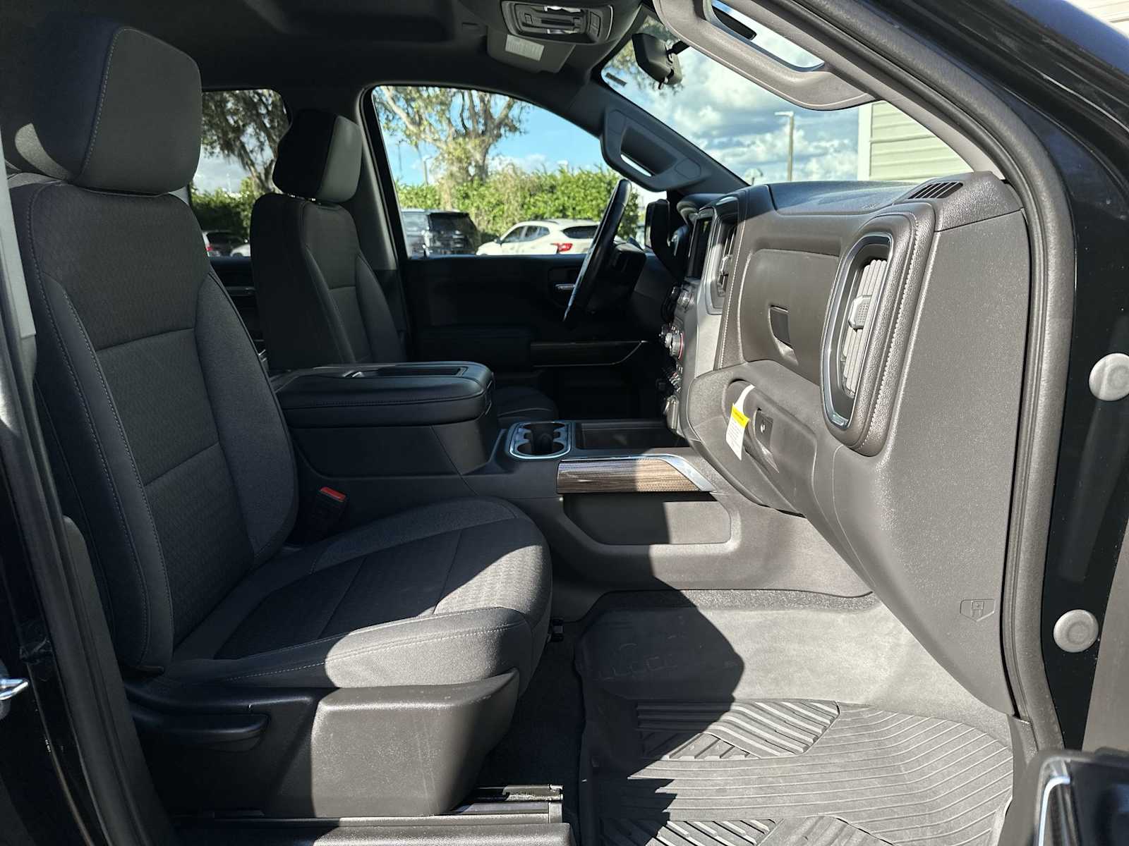 Thumbnail: 2020 Chevrolet Silverado 1500 - 19