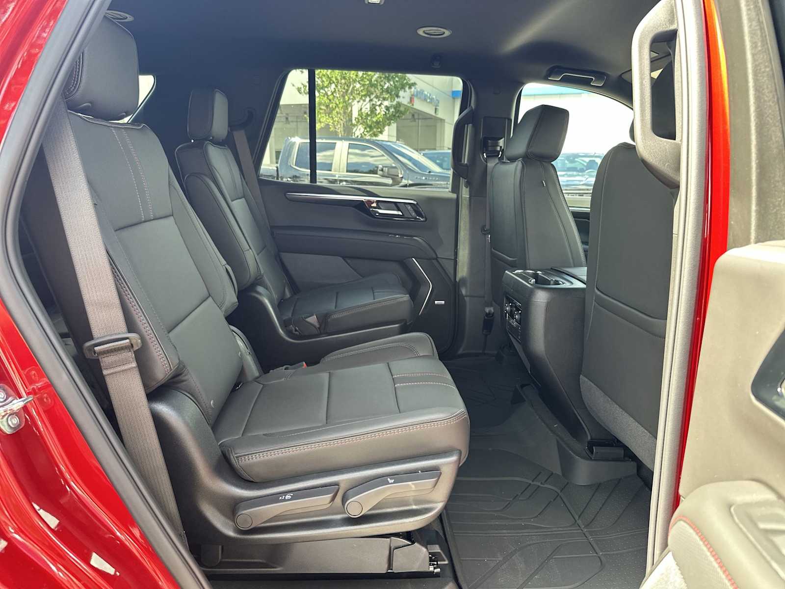 Thumbnail: 2025 Chevrolet Tahoe - 18