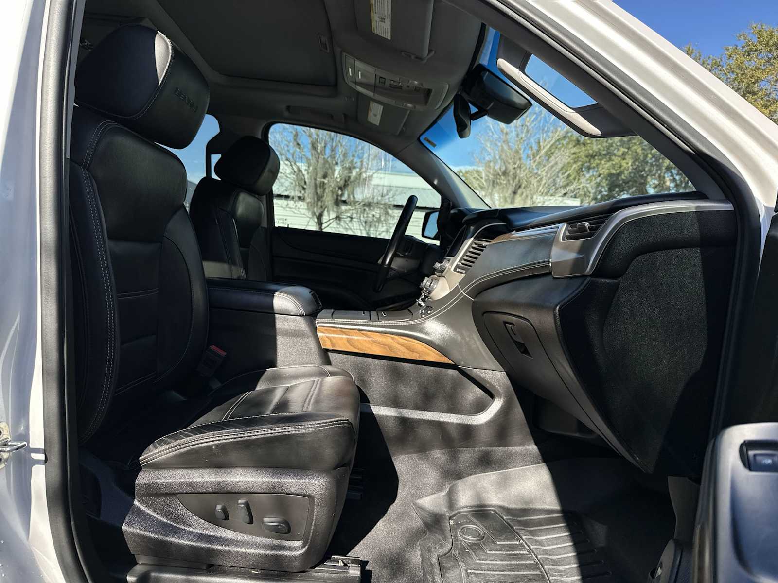 Thumbnail: 2019 GMC Yukon XL - 20