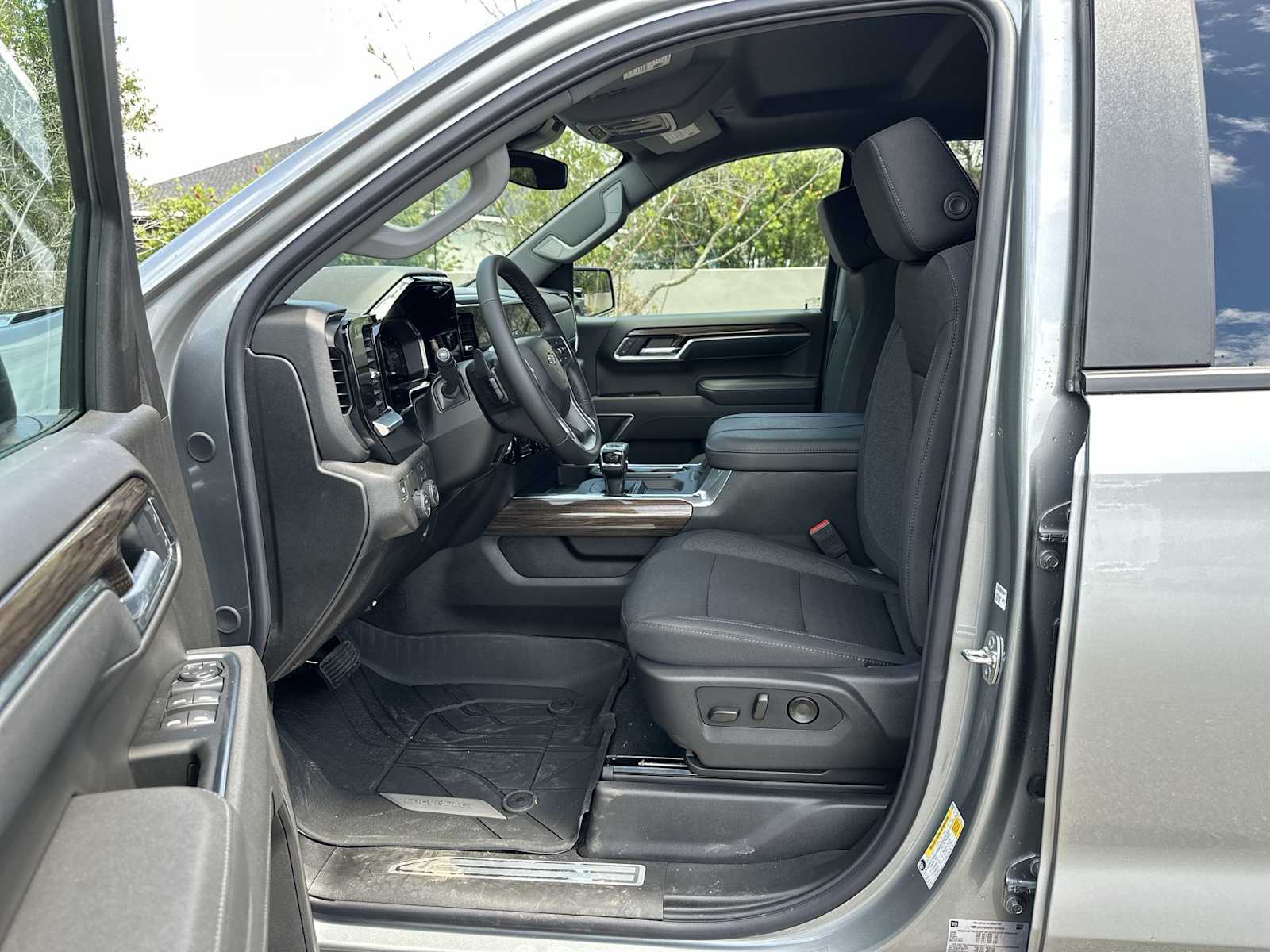 Thumbnail: 2026 Chevrolet Silverado 1500 - 3
